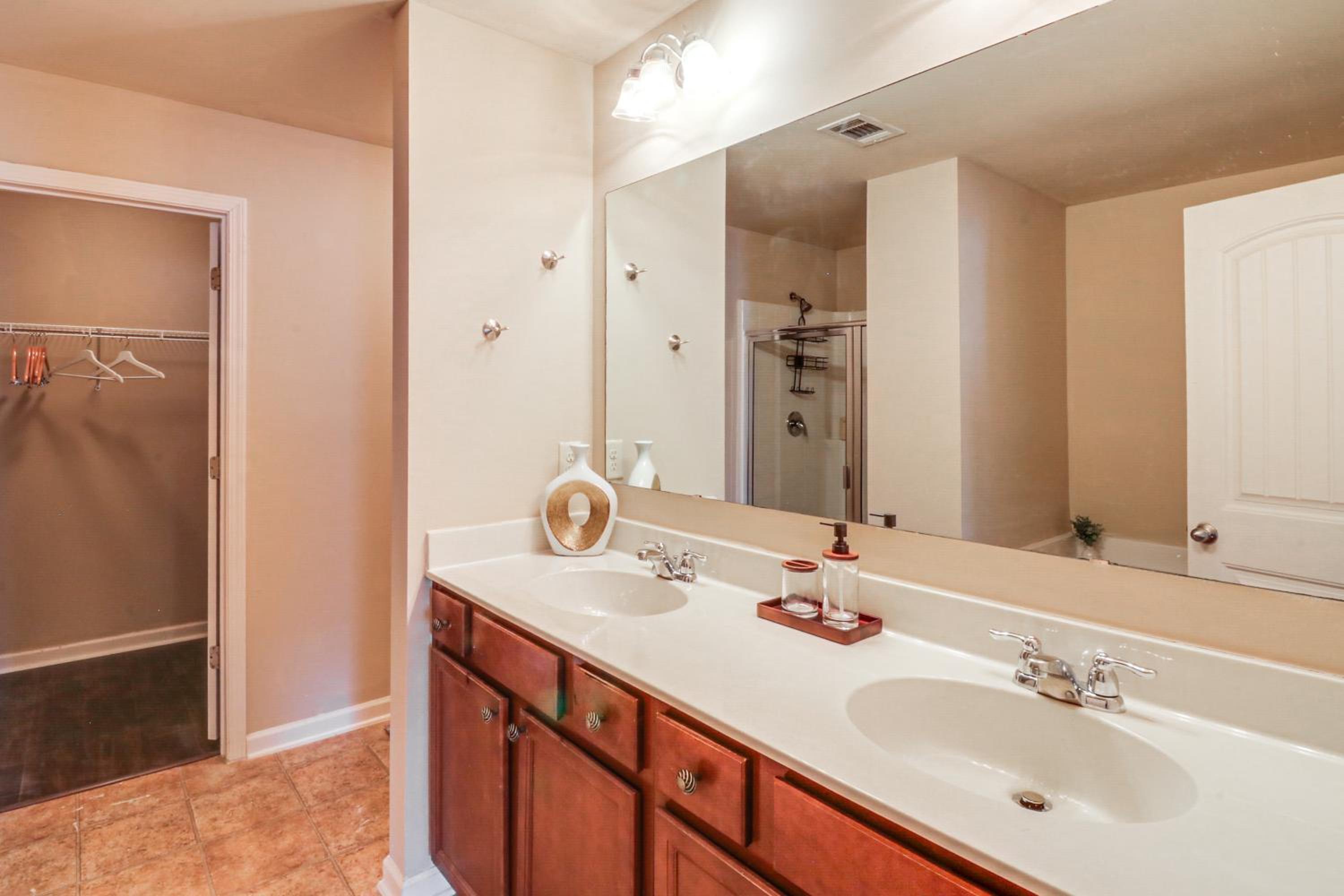 Walk to Park Peaceful Atlanta Townhome with Deck