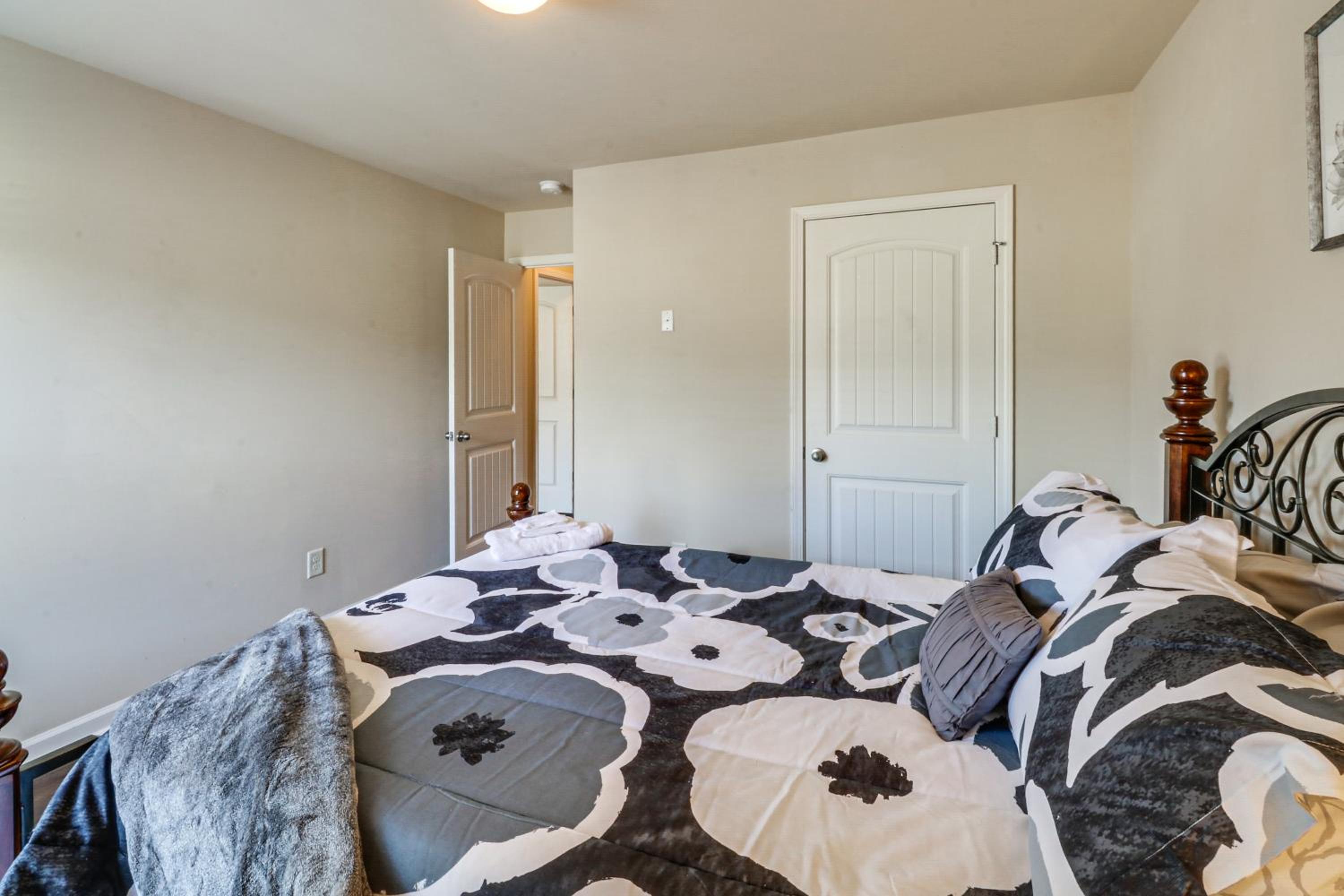 Walk to Park Peaceful Atlanta Townhome with Deck
