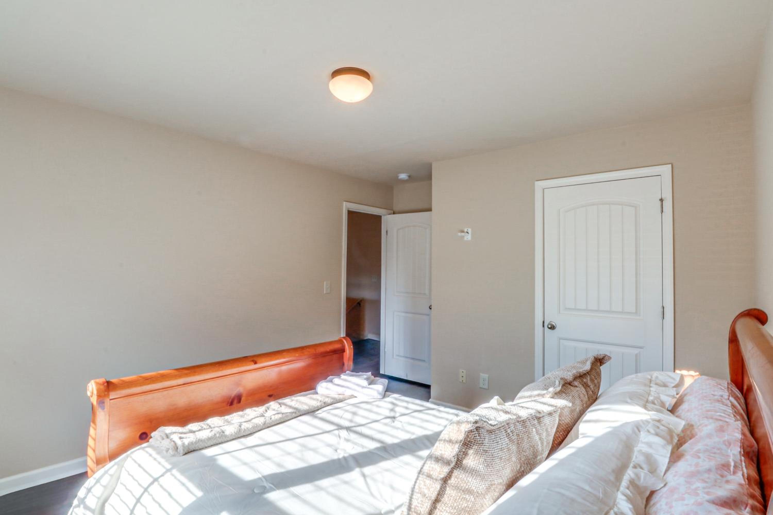 Walk to Park Peaceful Atlanta Townhome with Deck