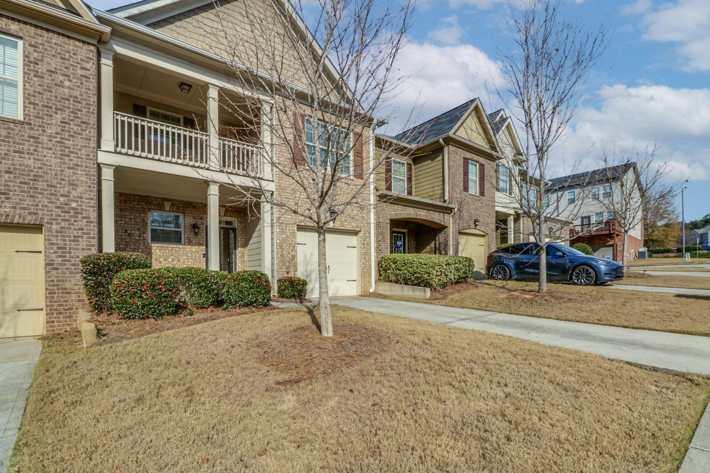 Walk to Park Peaceful Atlanta Townhome with Deck