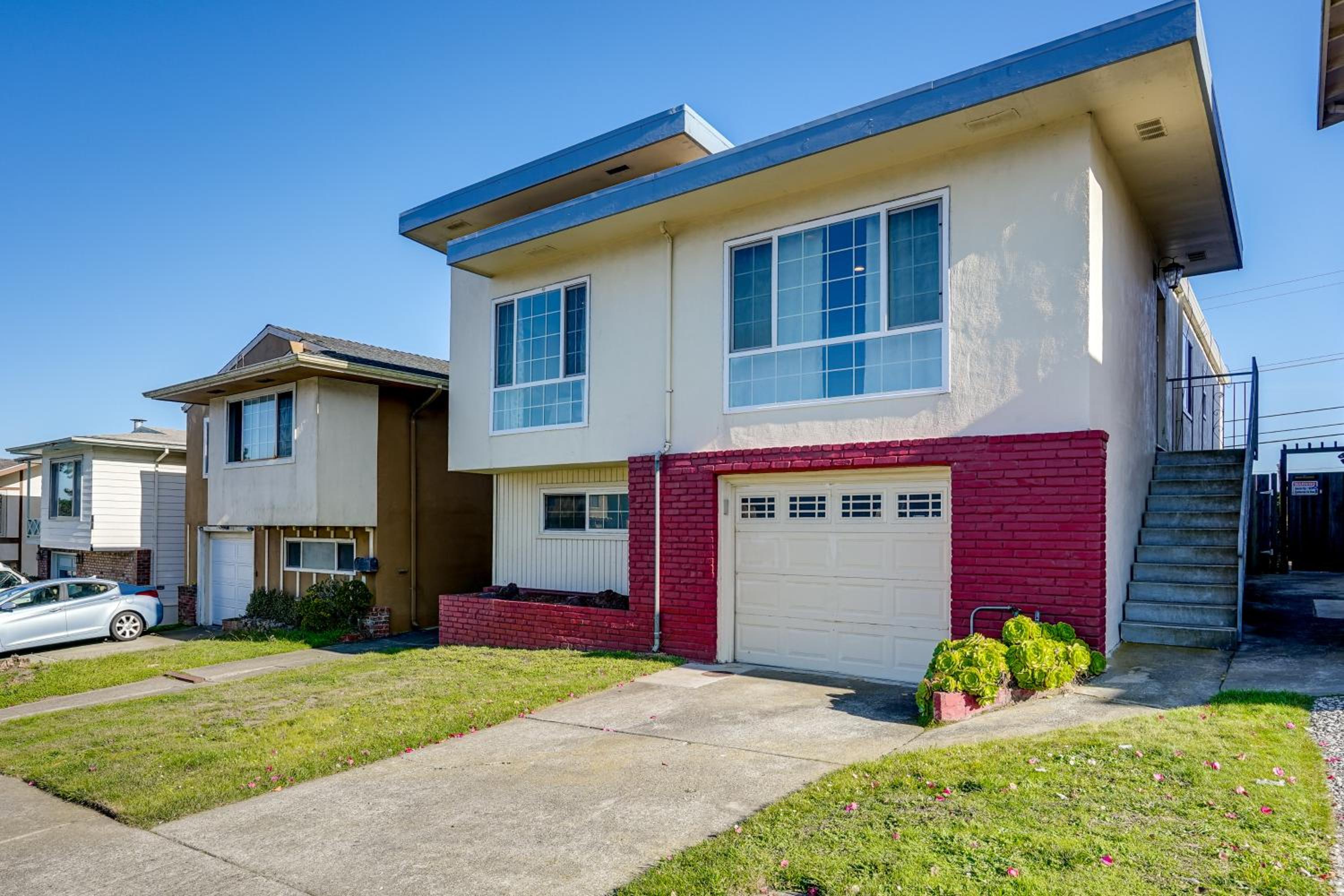 Easy SF Access! Spacious Family Home with Yard