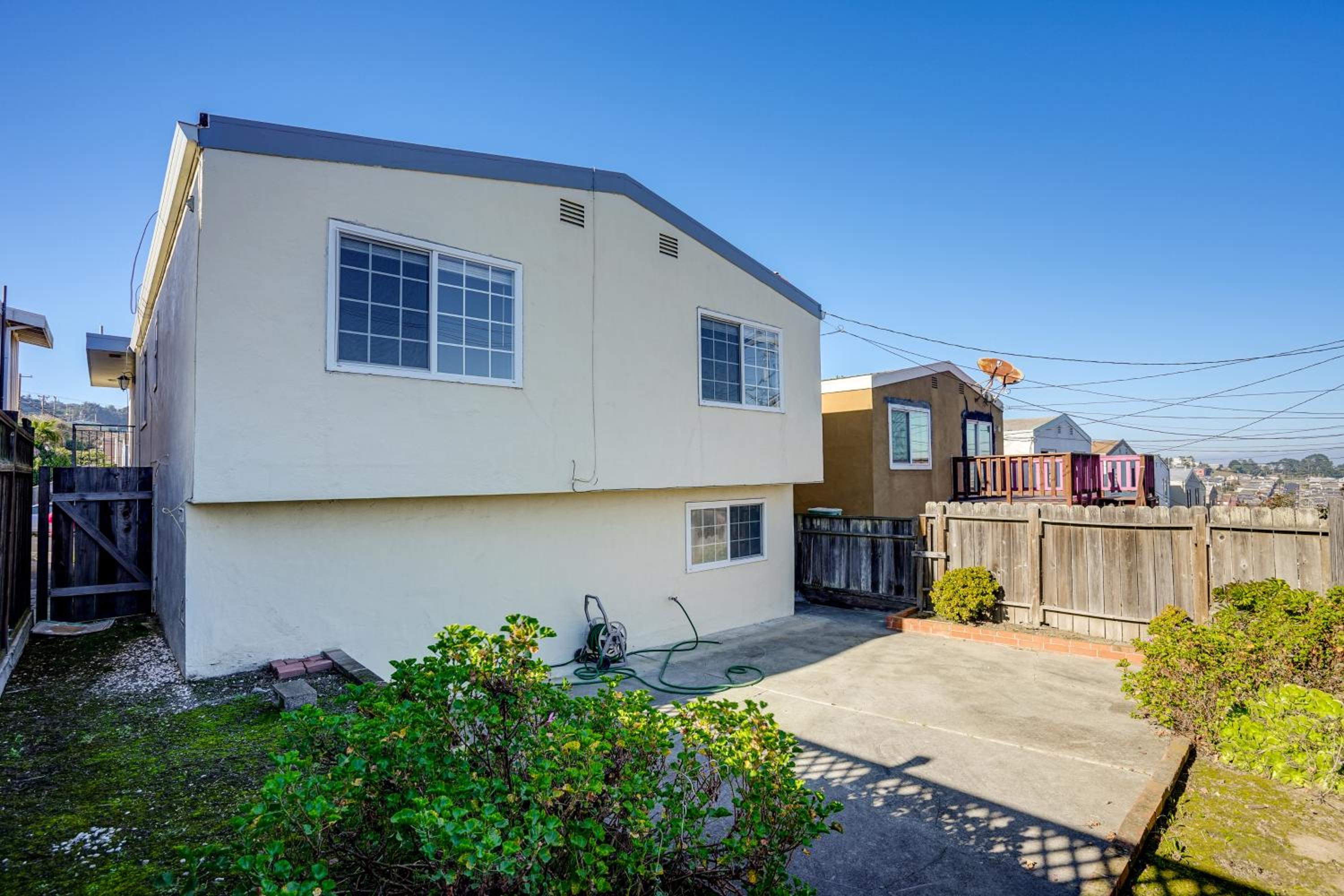 Easy SF Access! Spacious Family Home with Yard