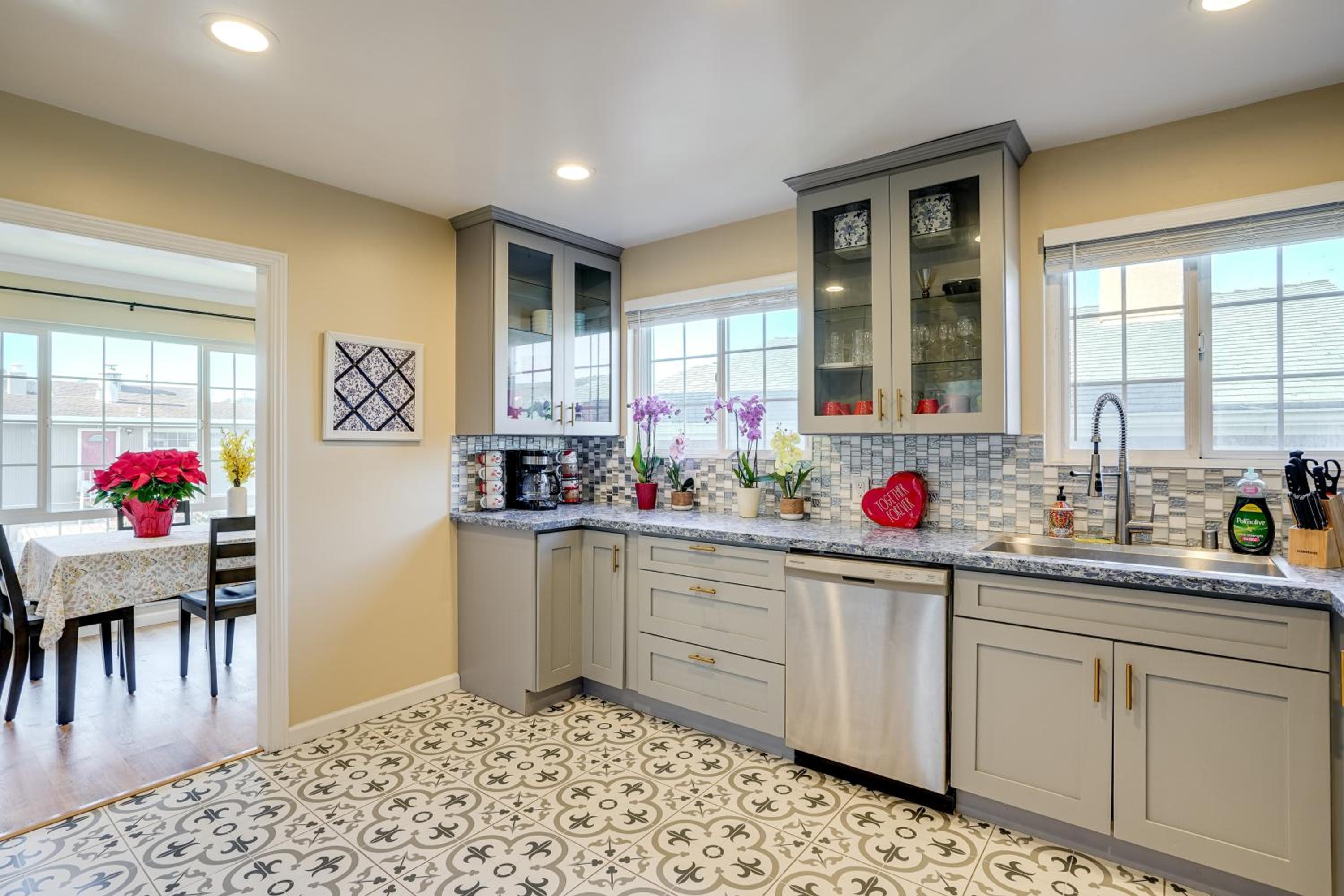 Easy SF Access! Spacious Family Home with Yard