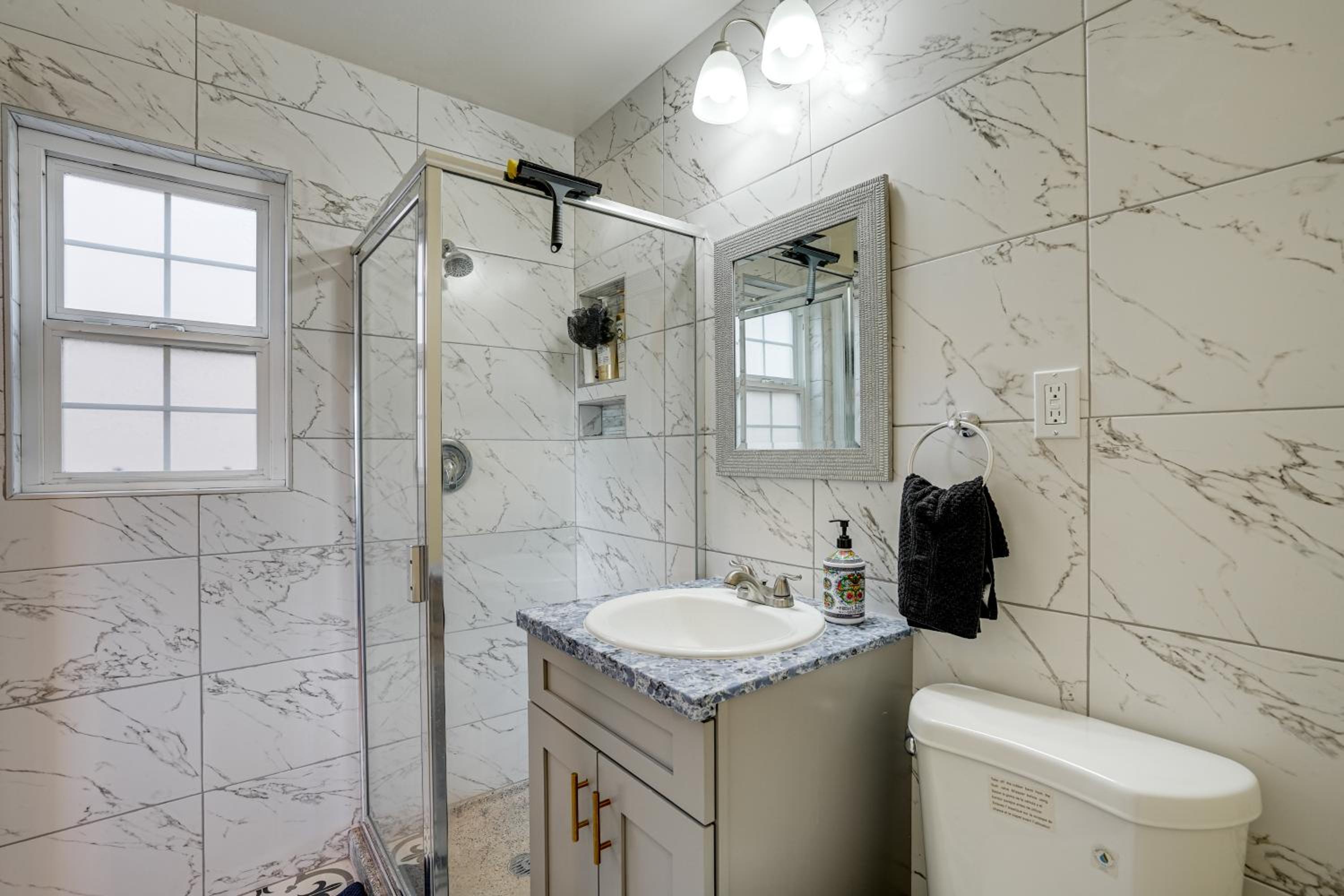 Easy SF Access! Spacious Family Home with Yard