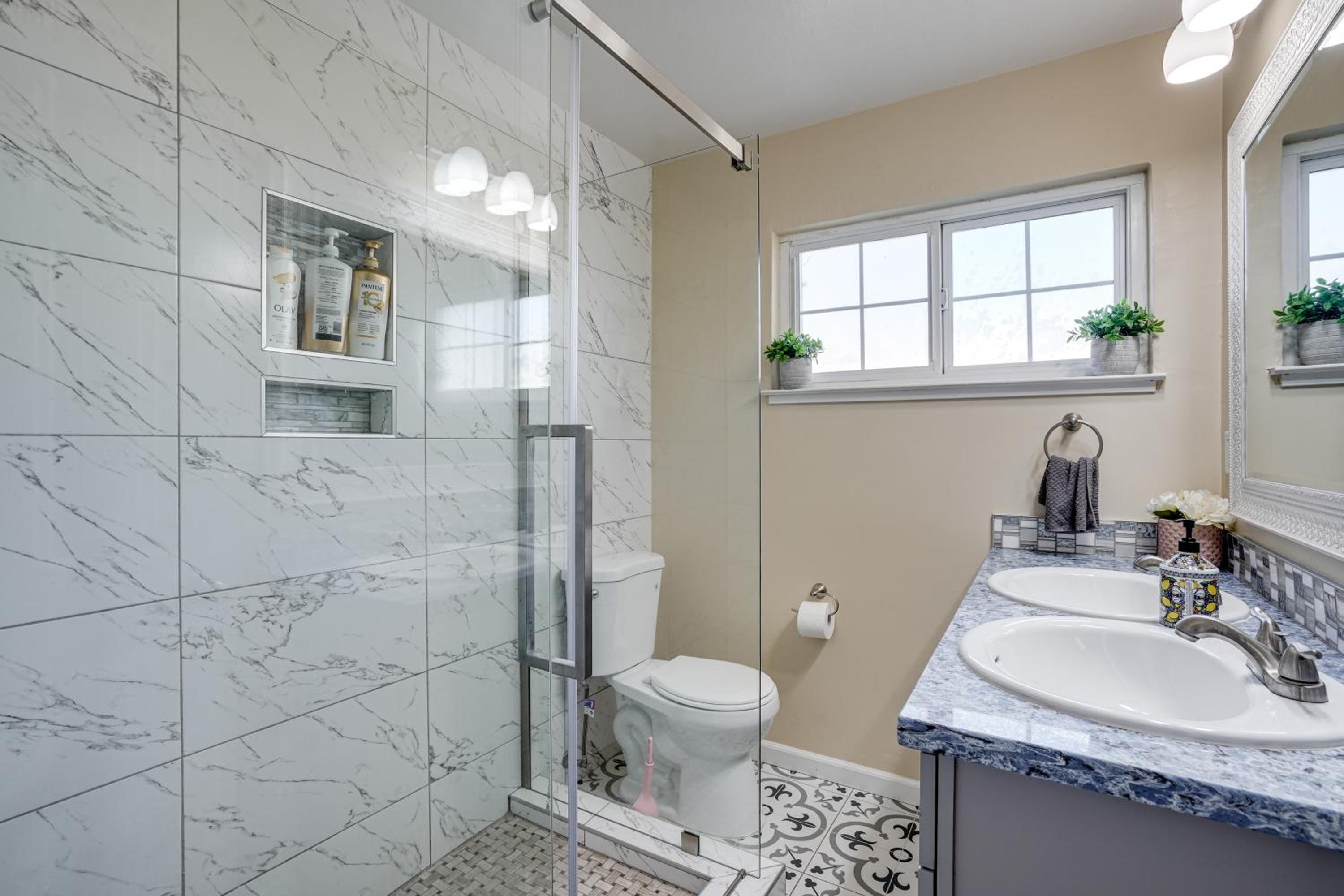 Easy SF Access! Spacious Family Home with Yard