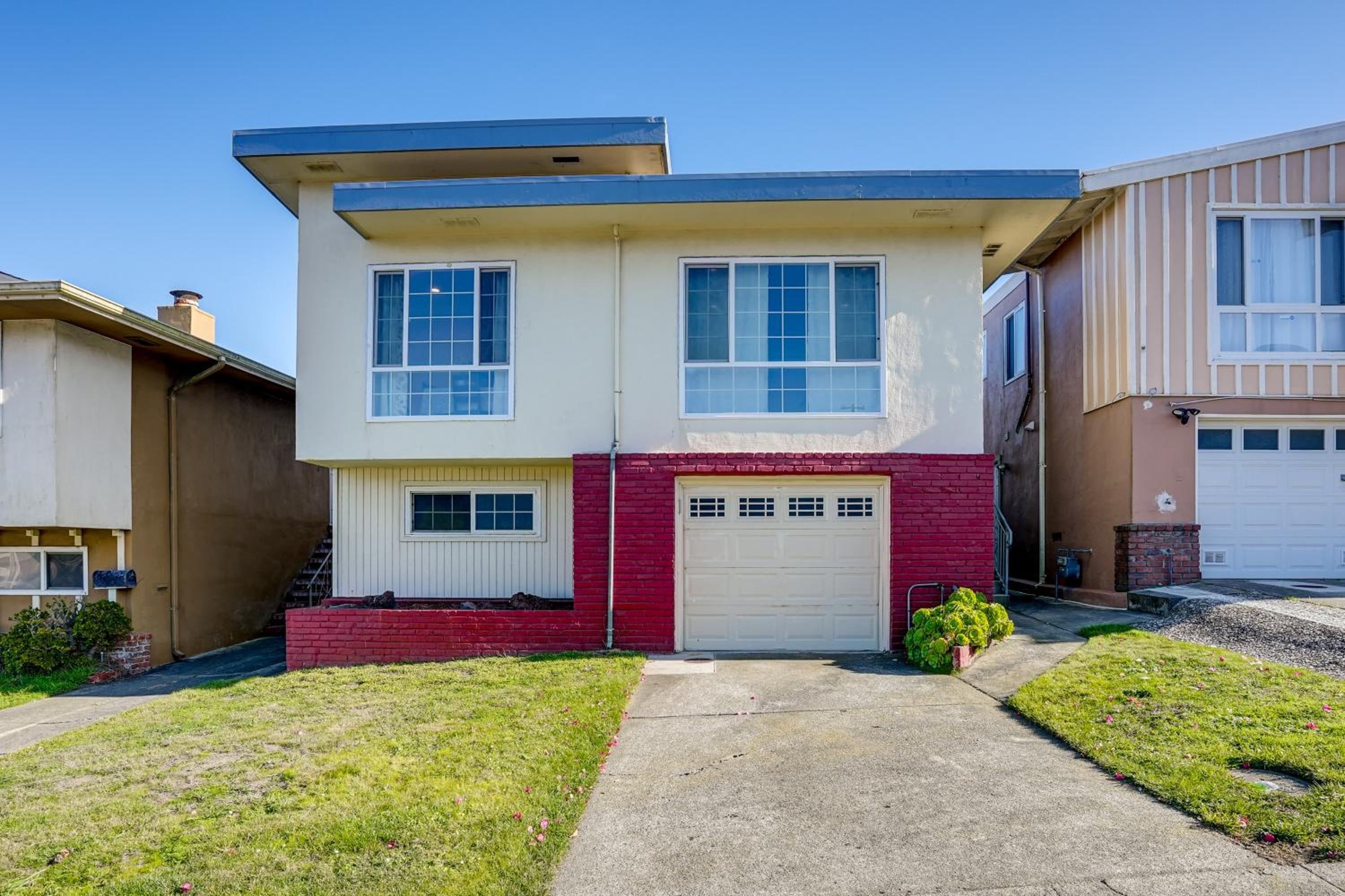 Easy SF Access! Spacious Family Home with Yard