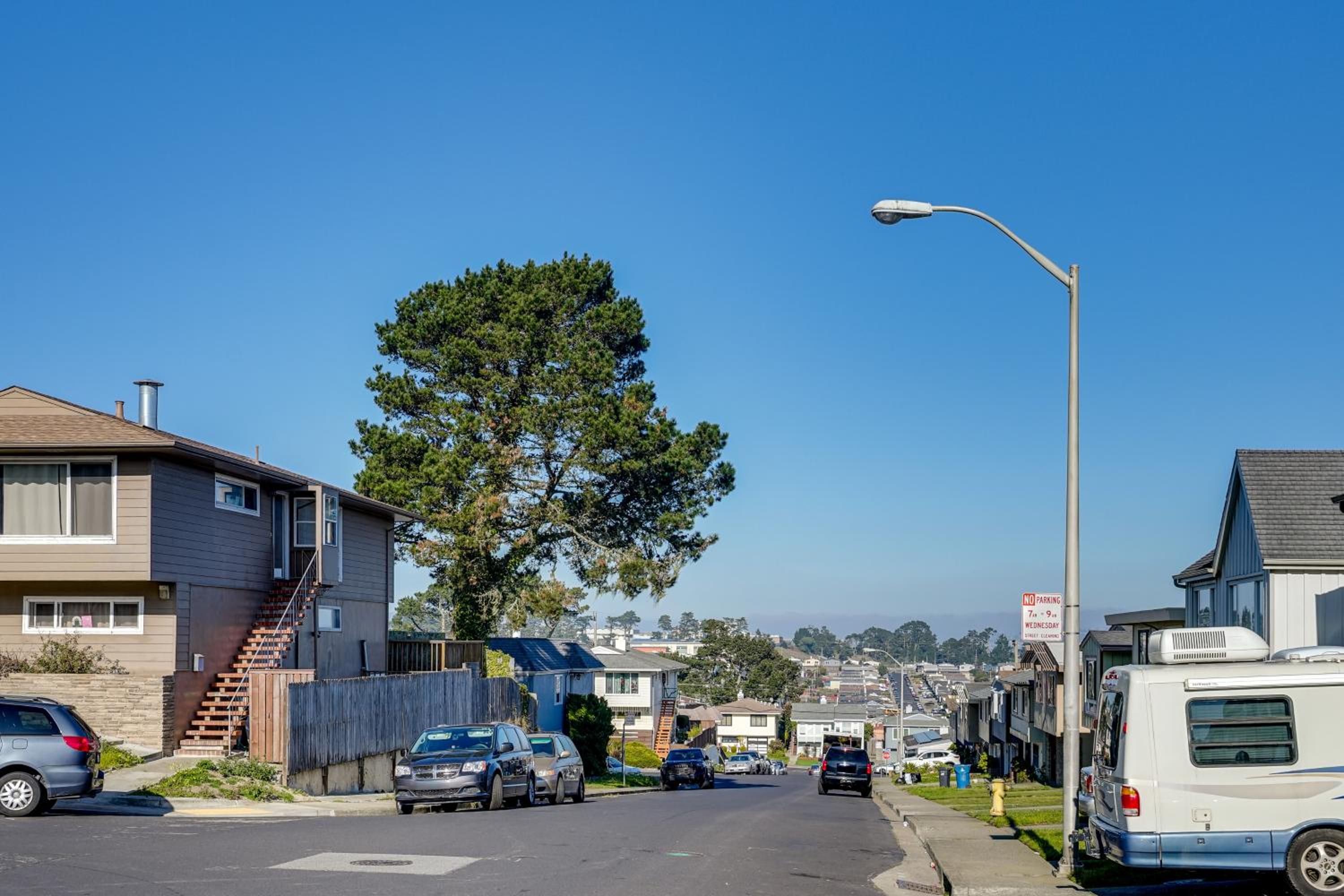 Easy SF Access! Spacious Family Home with Yard