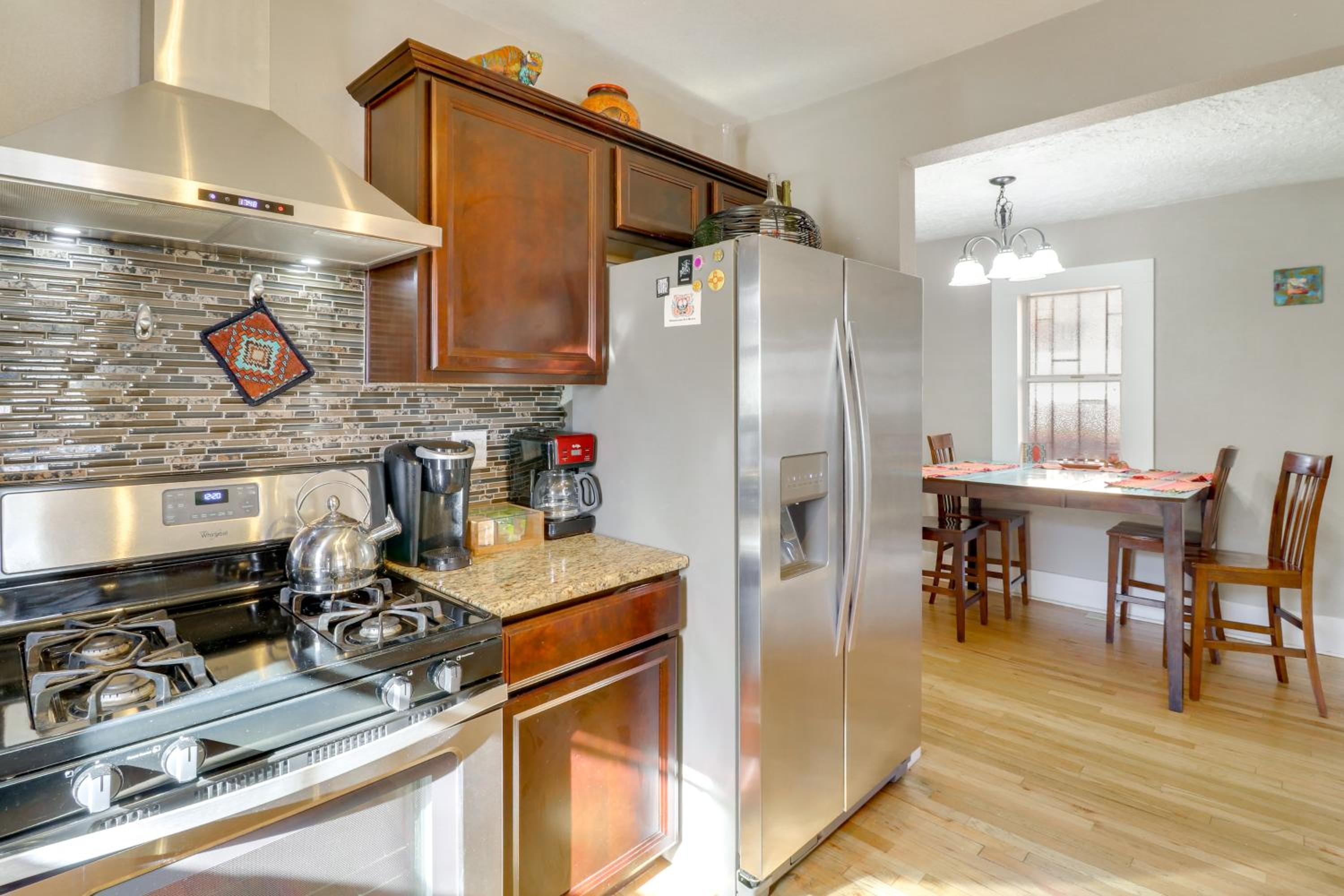 2 Mi to Heart of Old Town! Stylish ABQ Home