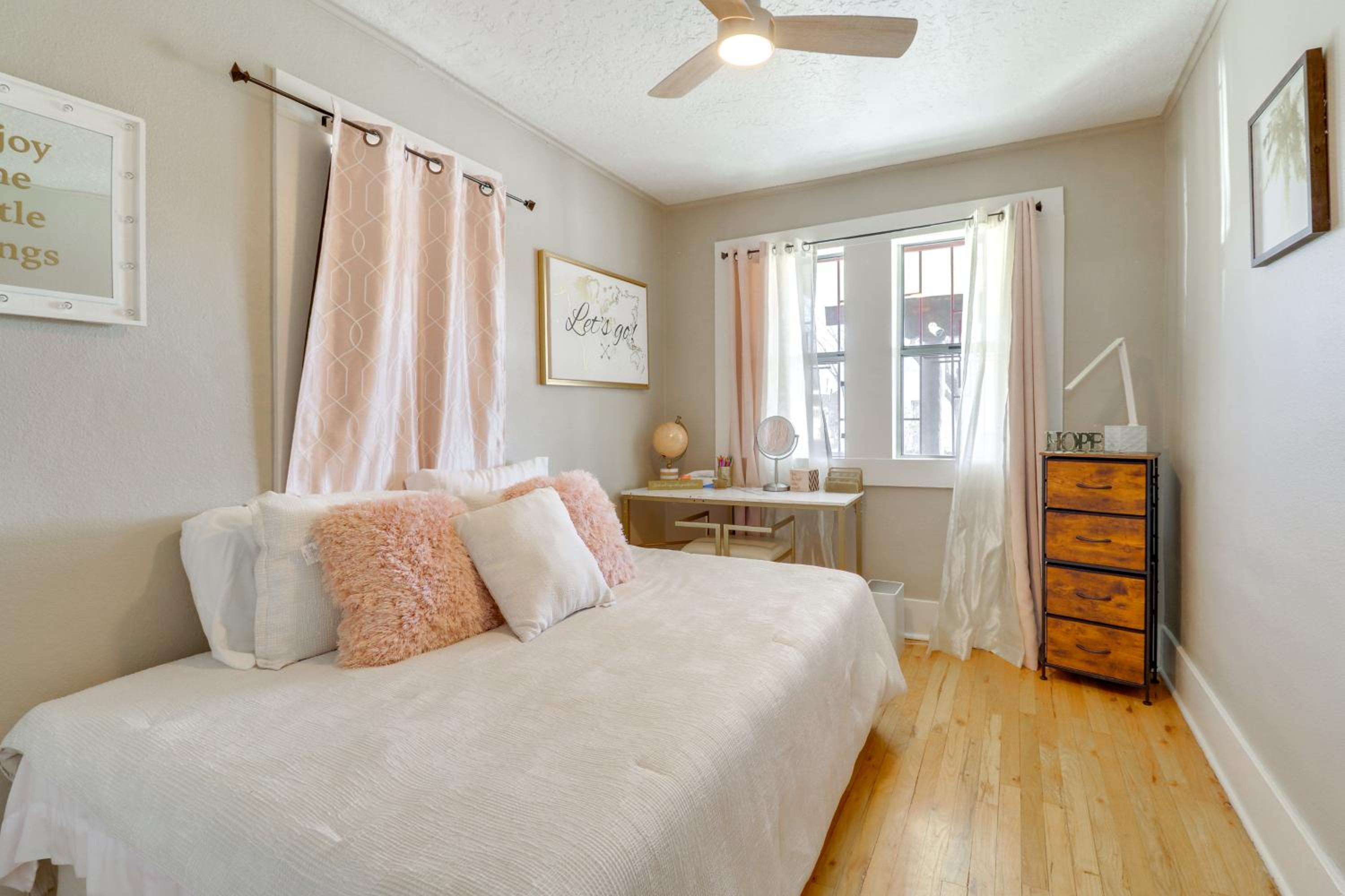 2 Mi to Heart of Old Town! Stylish ABQ Home