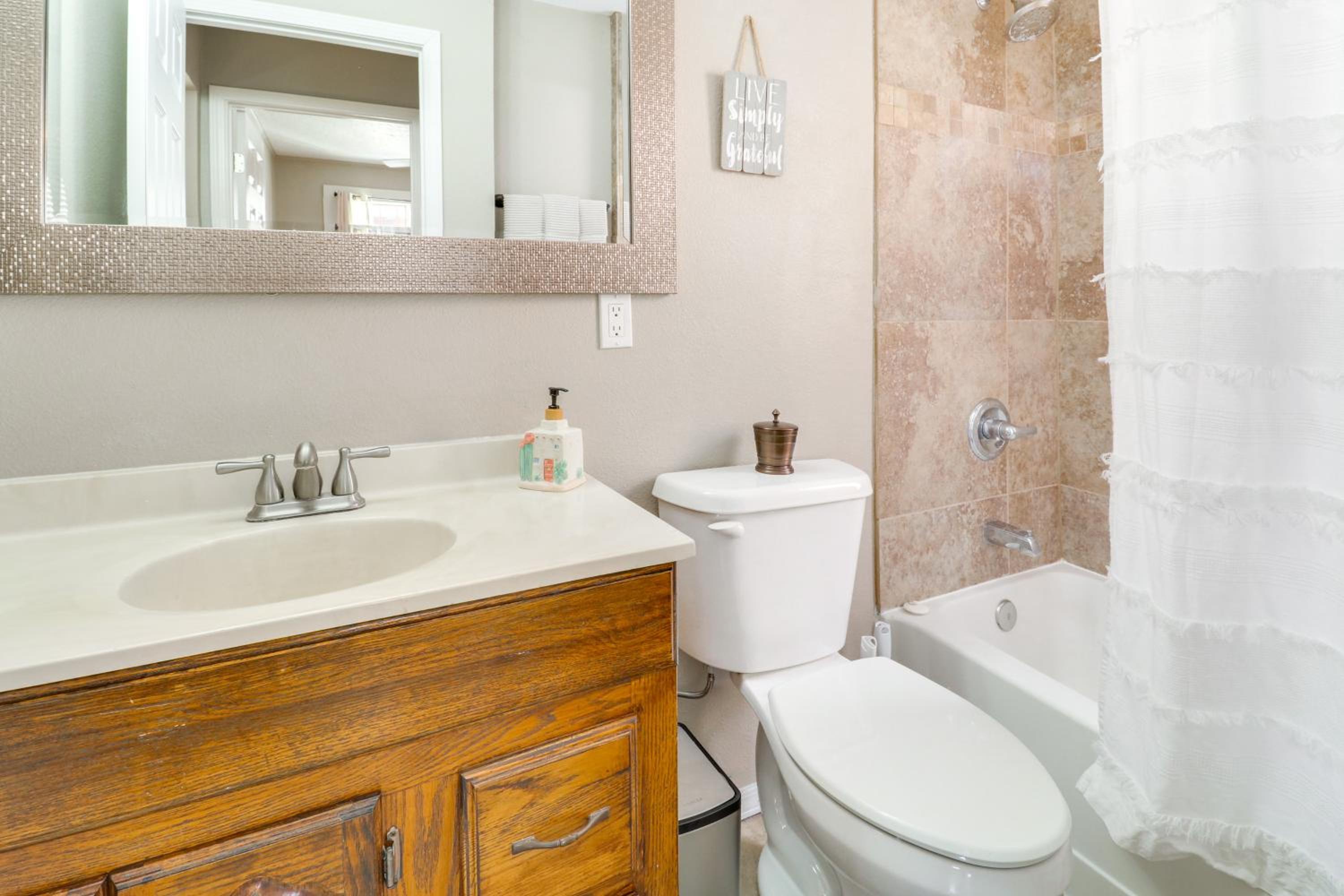 2 Mi to Heart of Old Town! Stylish ABQ Home
