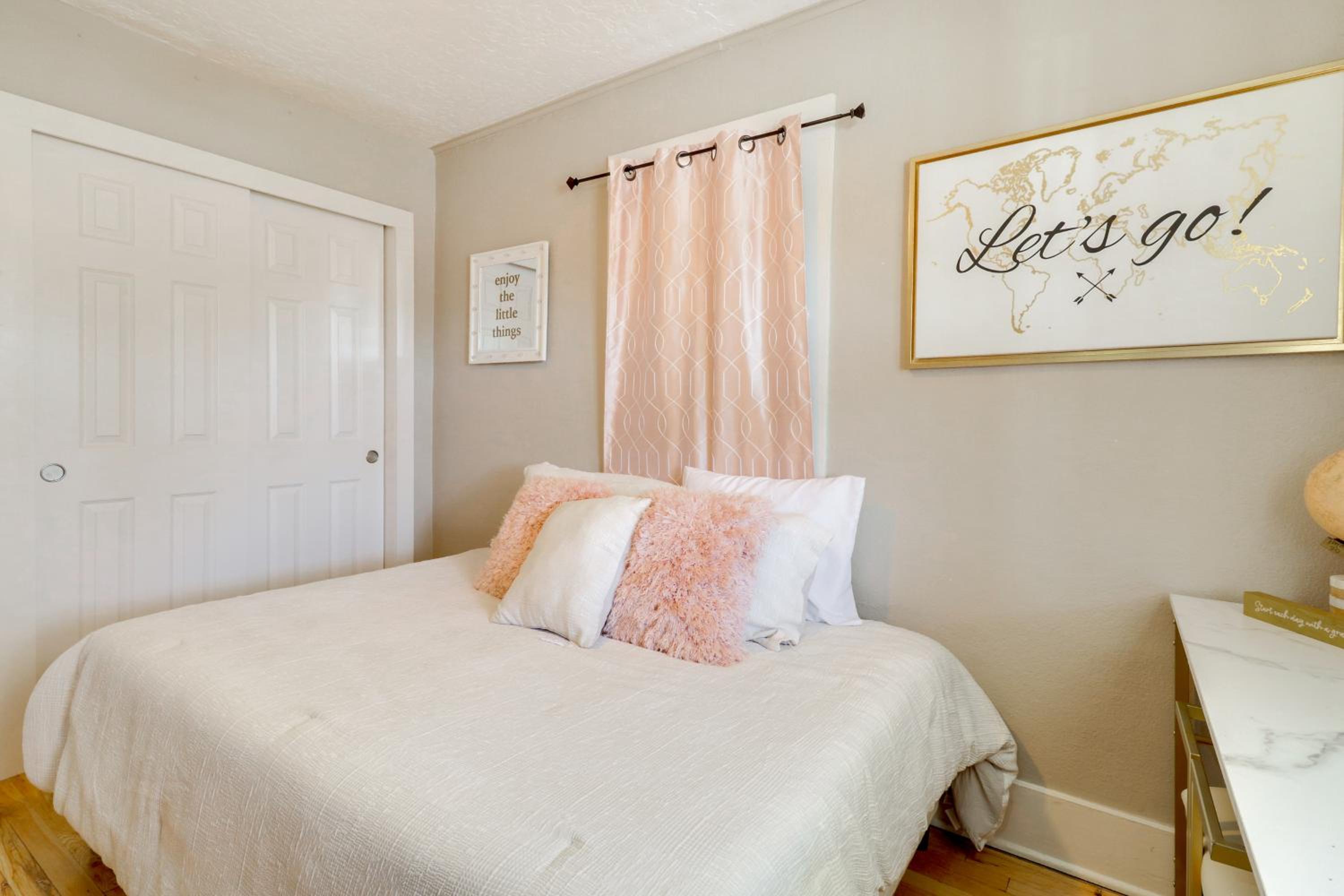 2 Mi to Heart of Old Town! Stylish ABQ Home