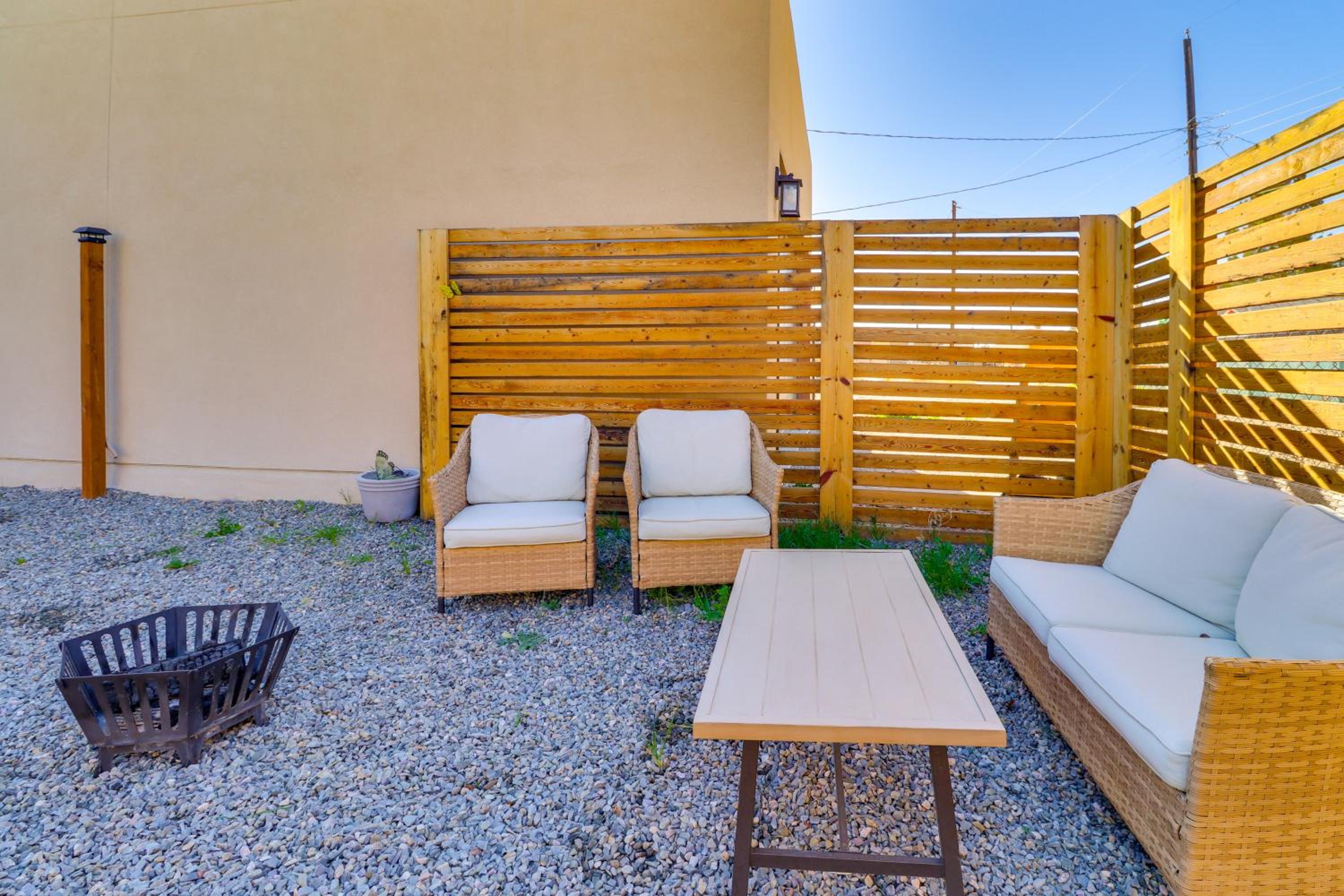 2 Mi to Heart of Old Town! Stylish ABQ Home