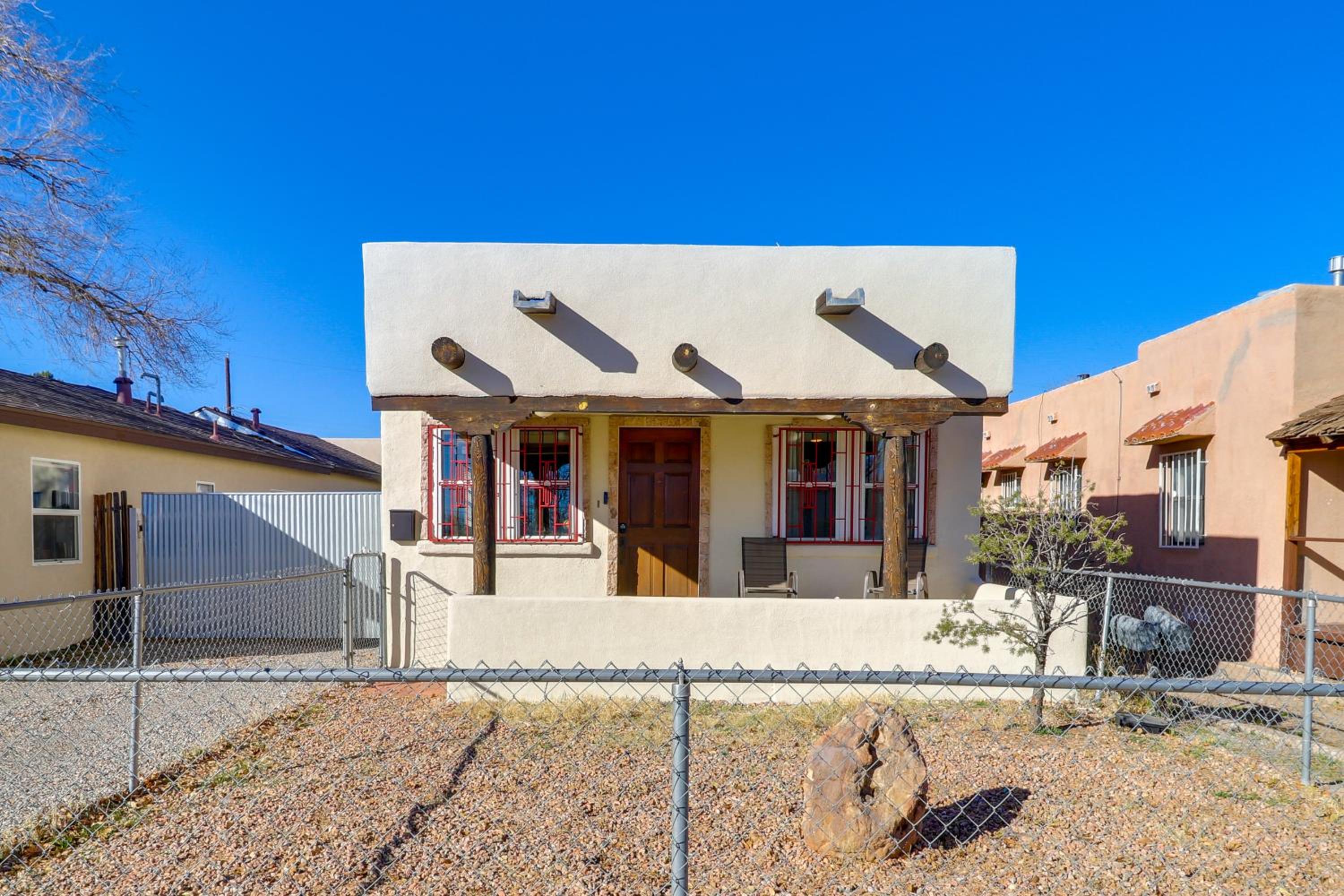 2 Mi to Heart of Old Town! Stylish ABQ Home