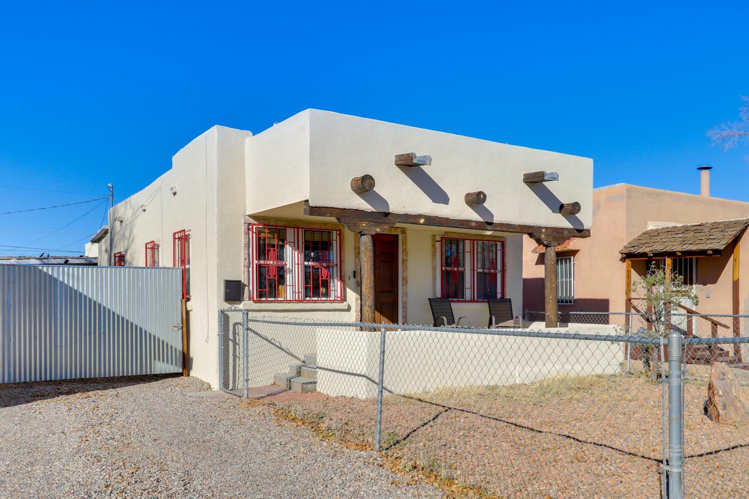 2 Mi to Heart of Old Town! Stylish ABQ Home