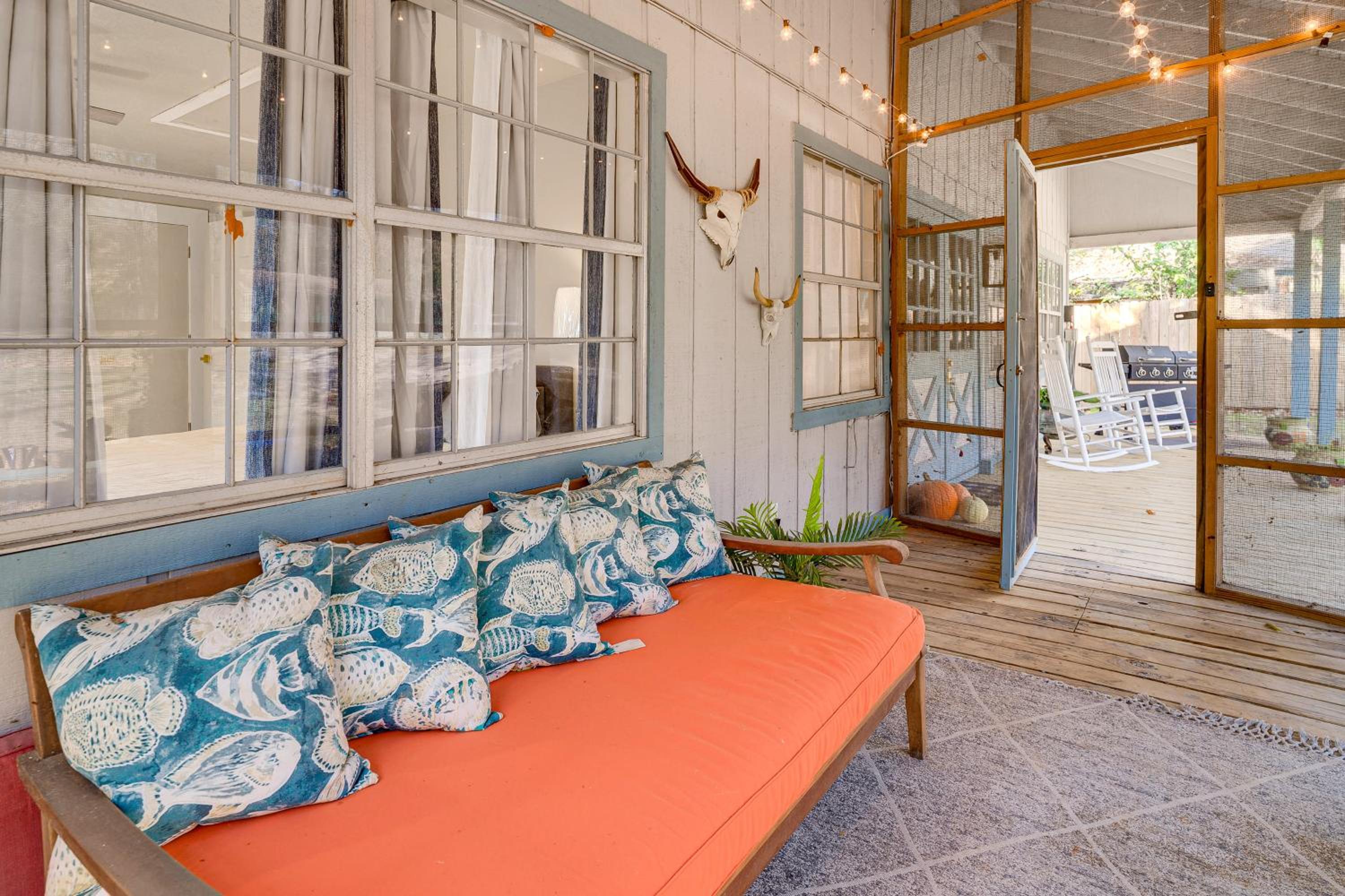 Deck and Screened Porch Livingston Couples Retreat