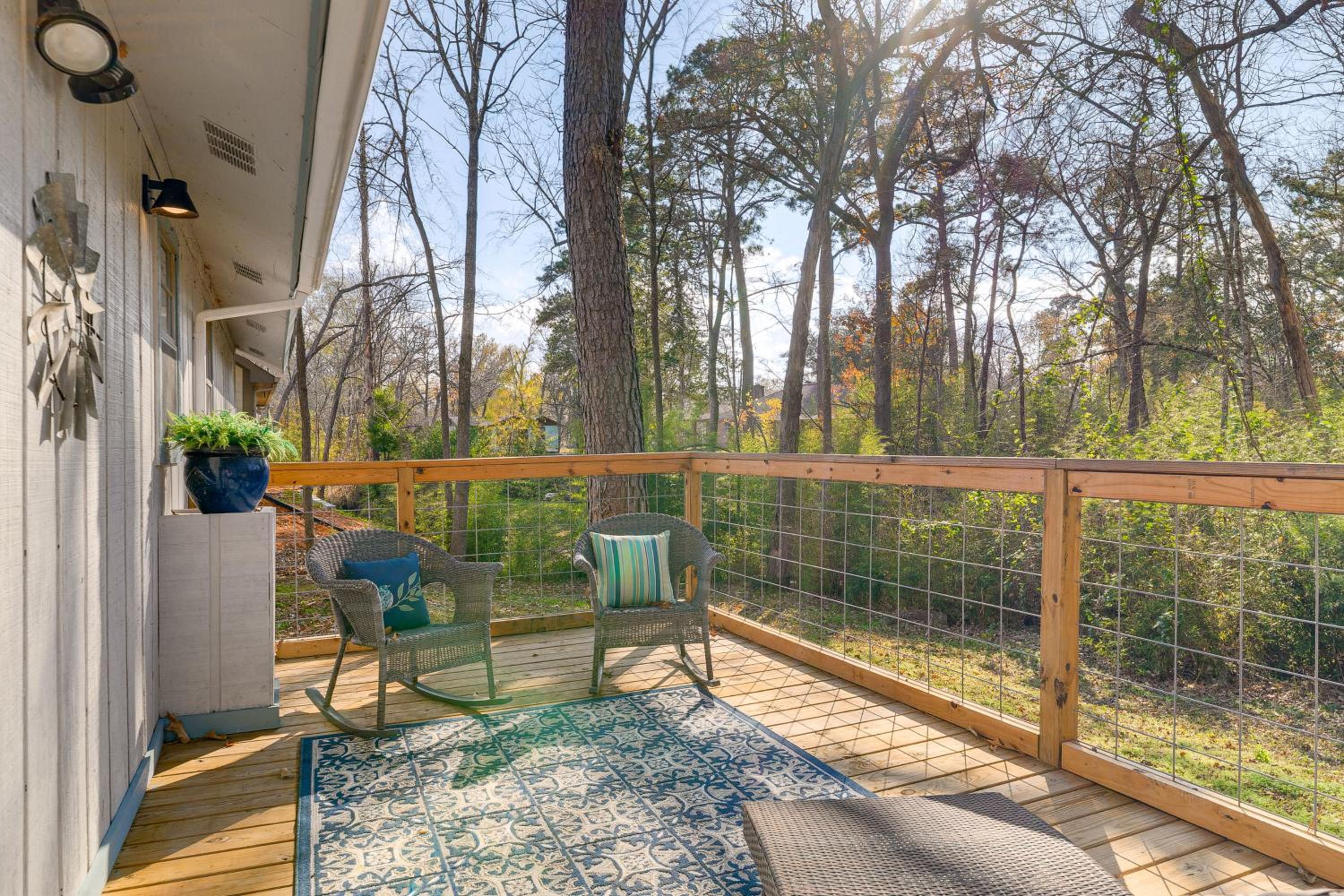Deck and Screened Porch Livingston Couples Retreat