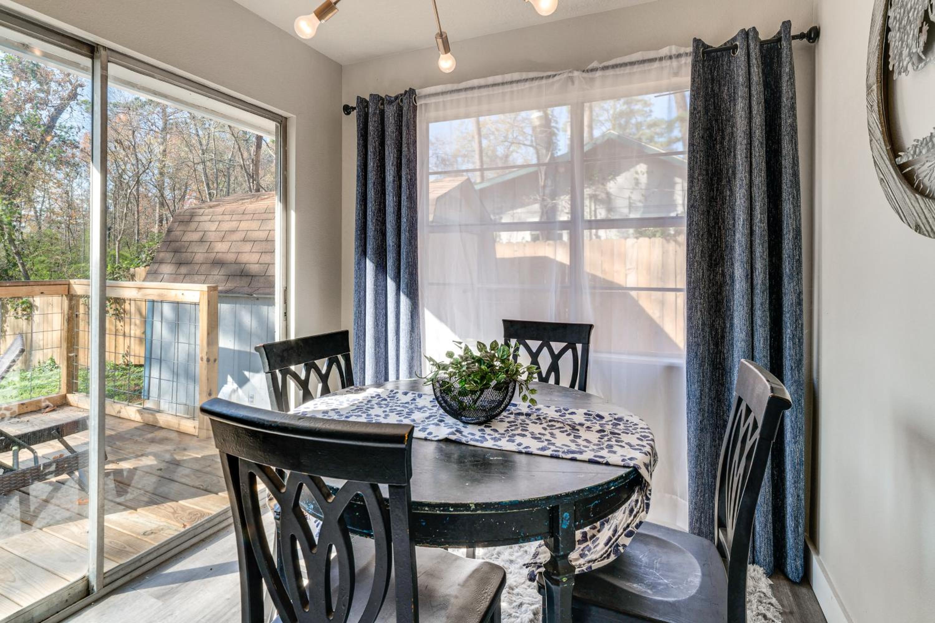 Deck and Screened Porch Livingston Couples Retreat