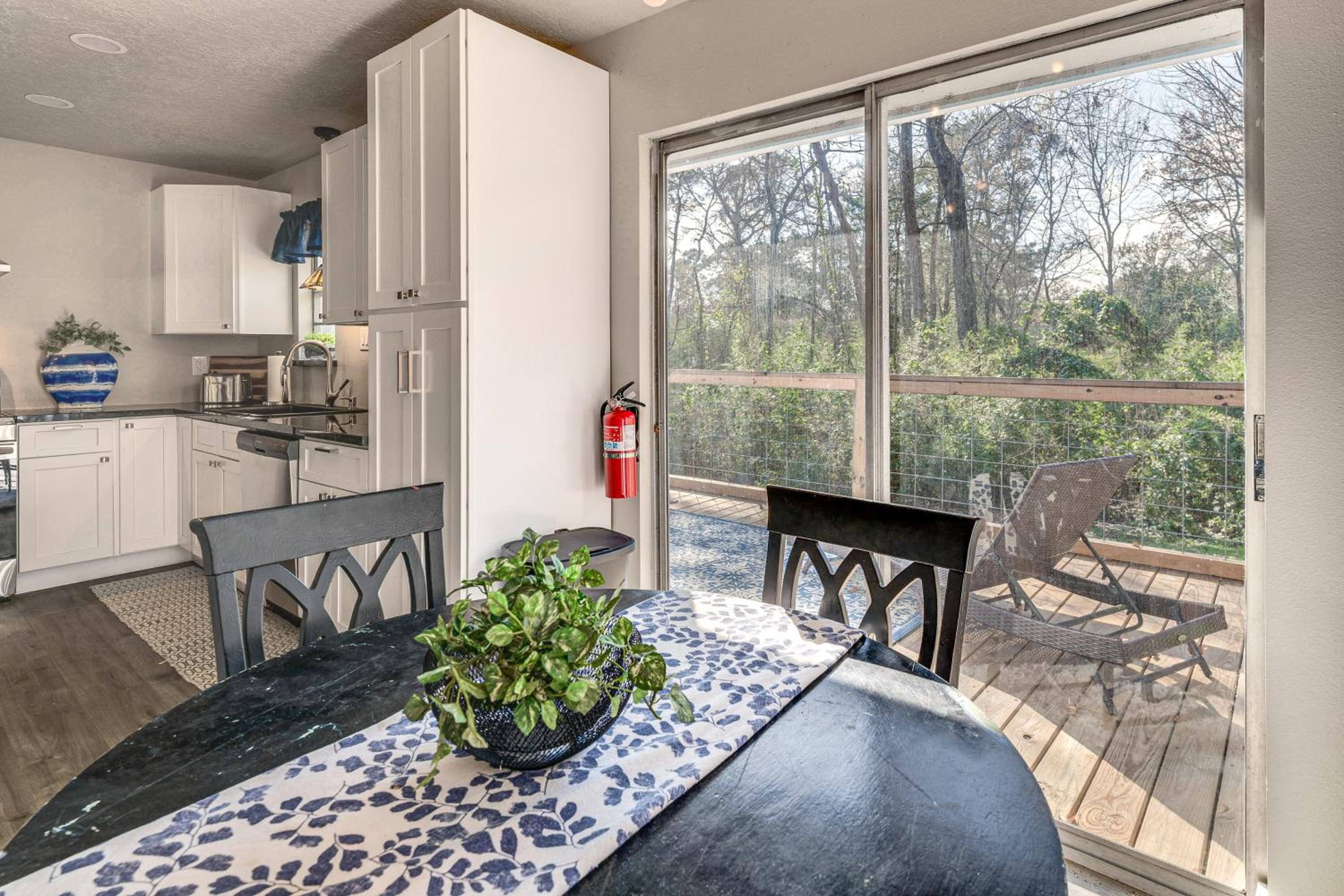 Deck and Screened Porch Livingston Couples Retreat