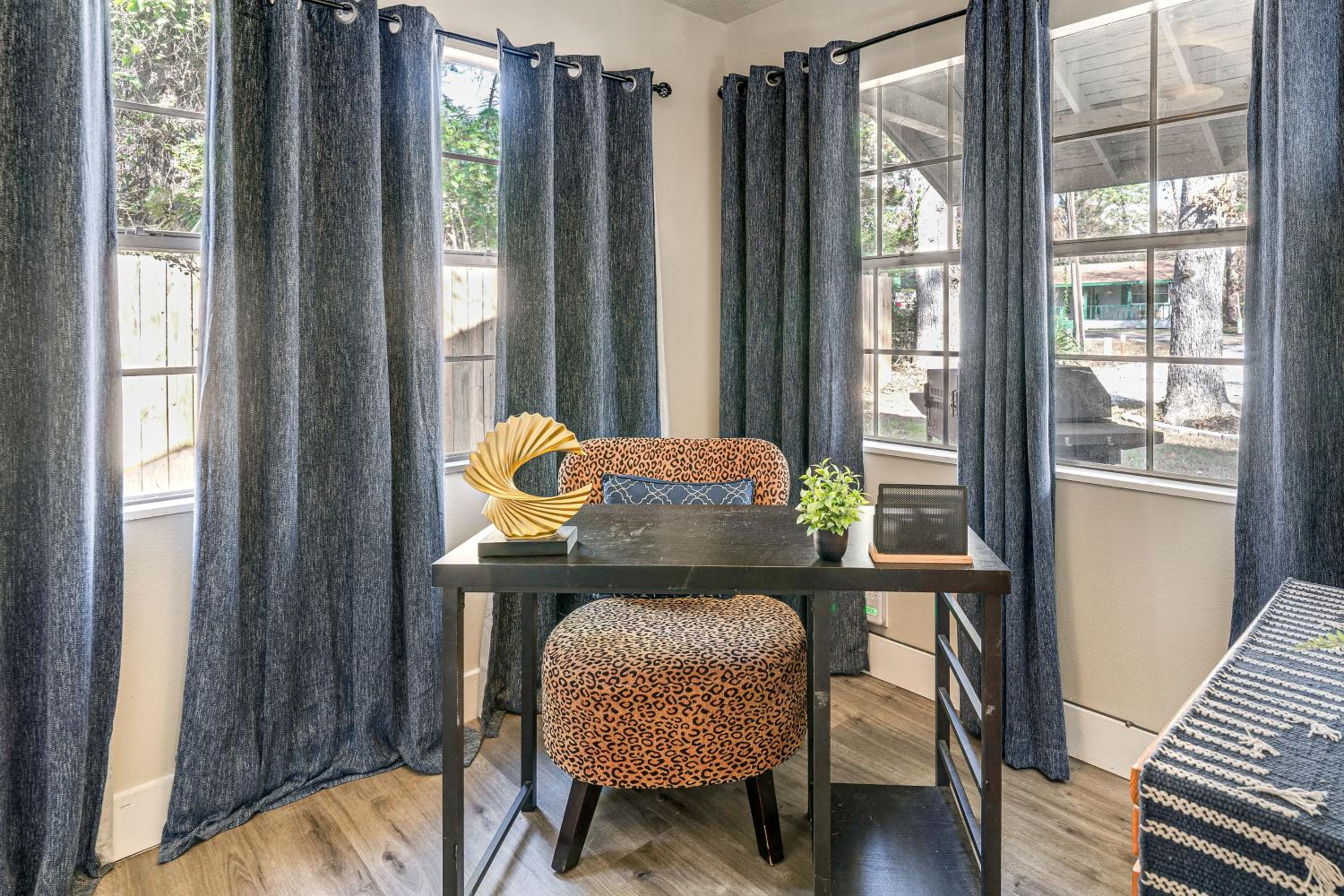 Deck and Screened Porch Livingston Couples Retreat