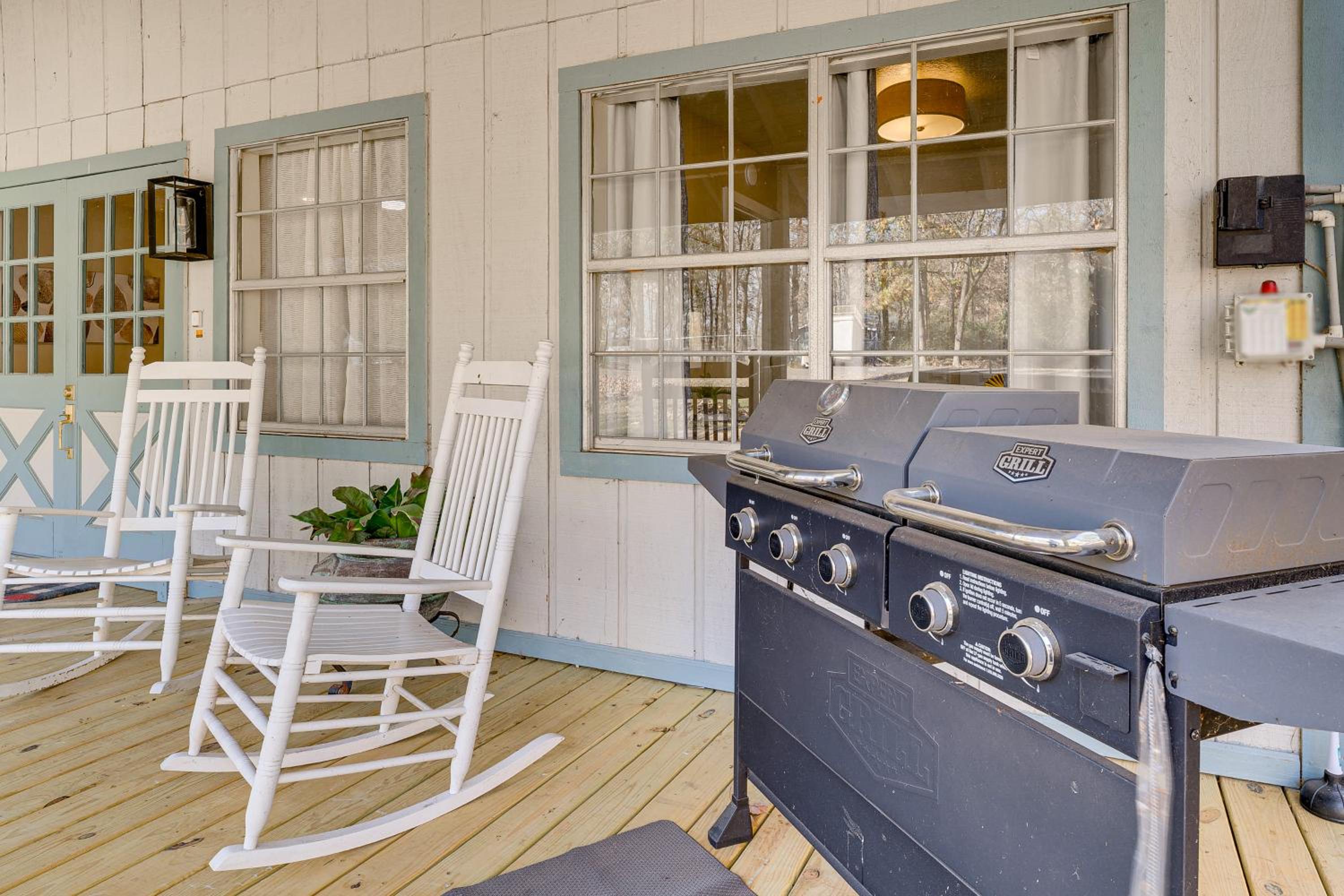Deck and Screened Porch Livingston Couples Retreat