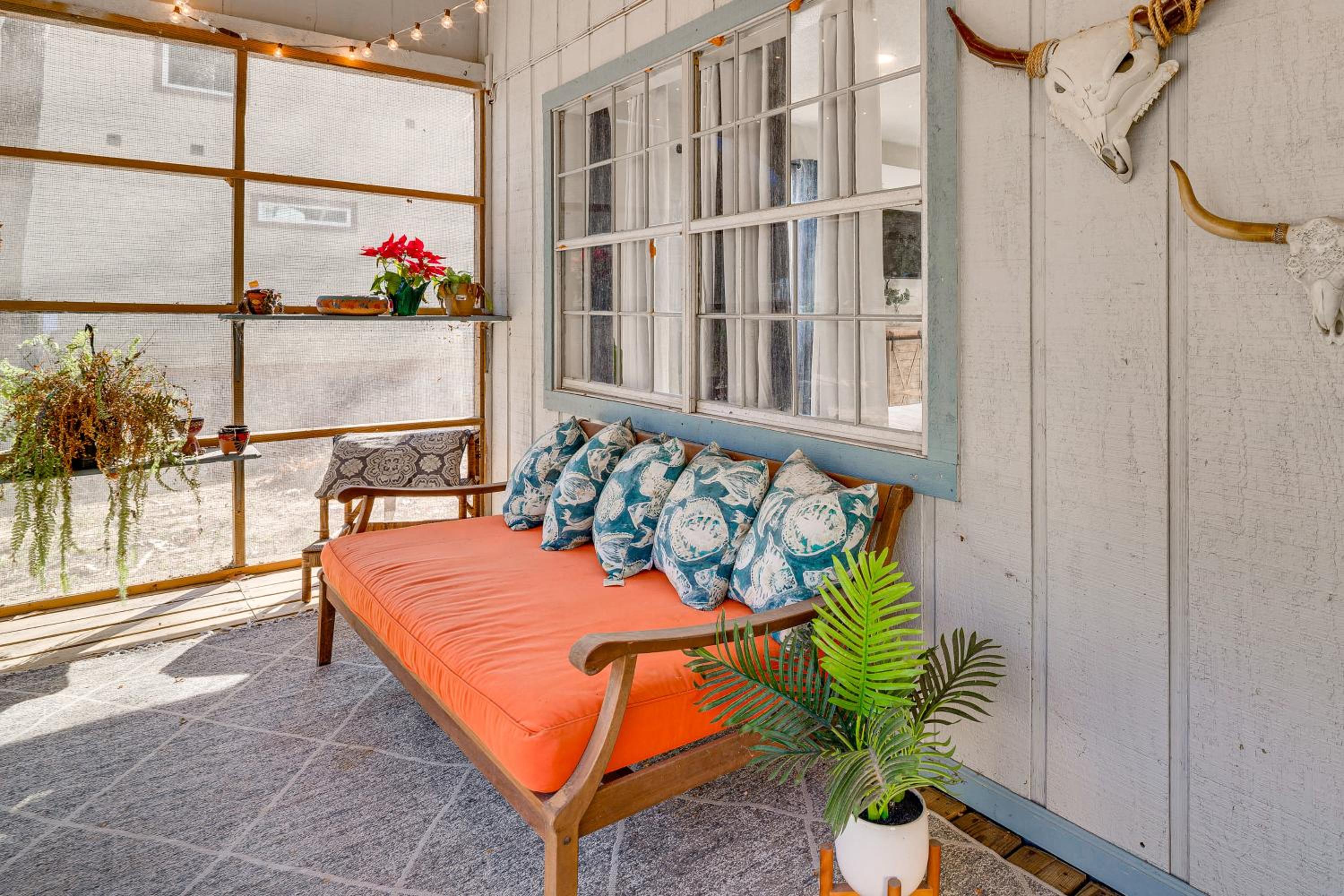 Deck and Screened Porch Livingston Couples Retreat