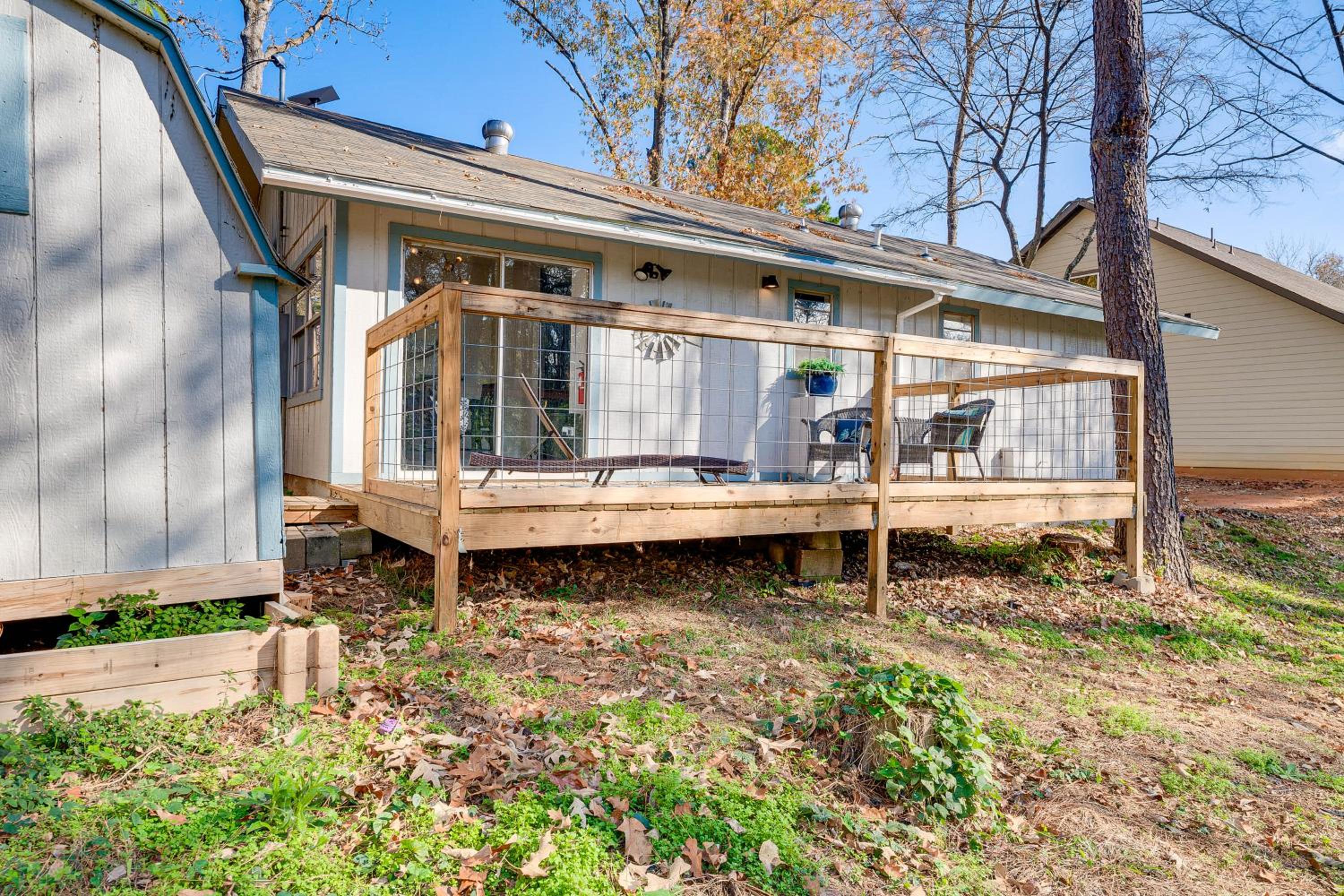 Deck and Screened Porch Livingston Couples Retreat