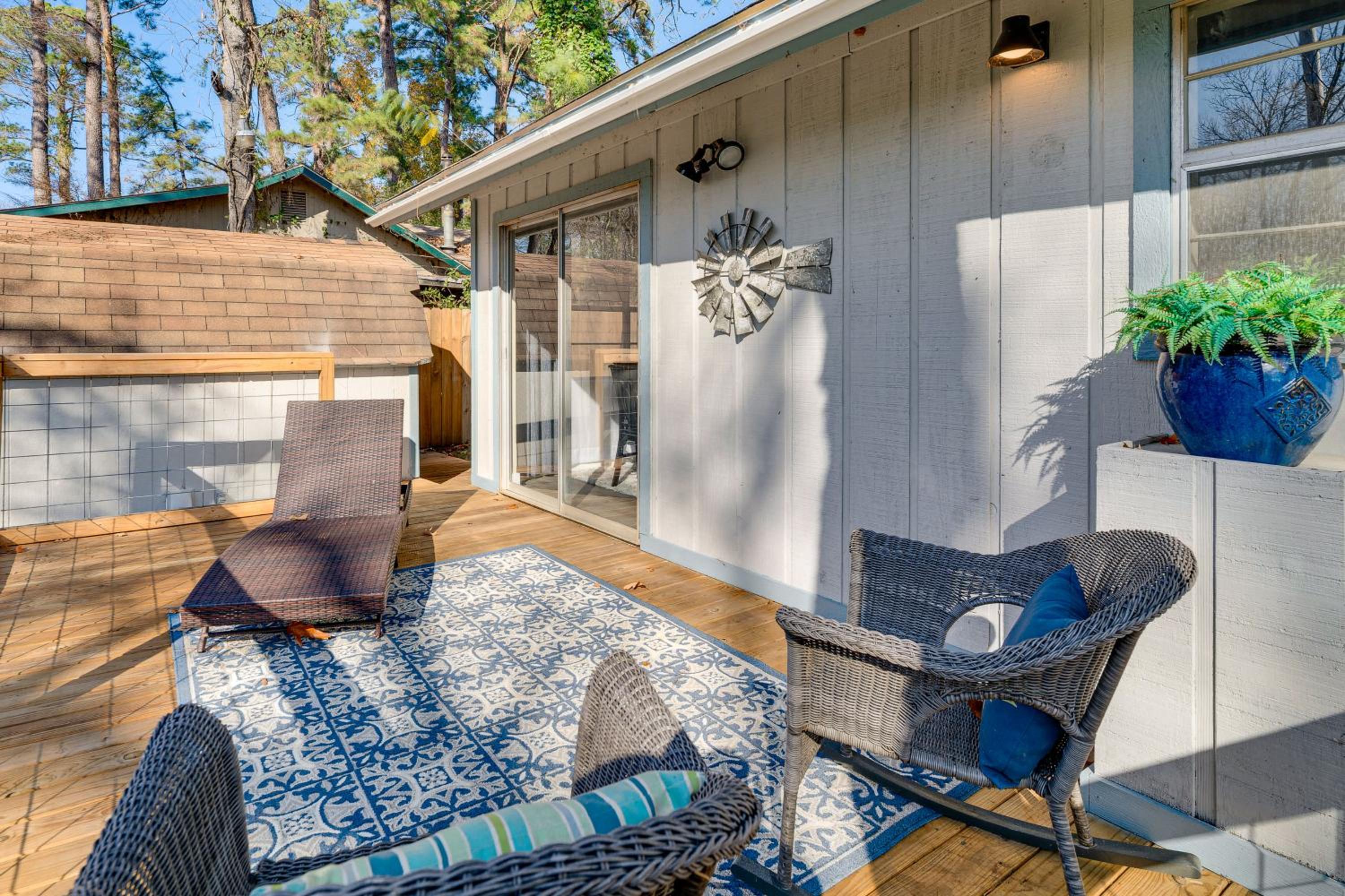 Deck and Screened Porch Livingston Couples Retreat