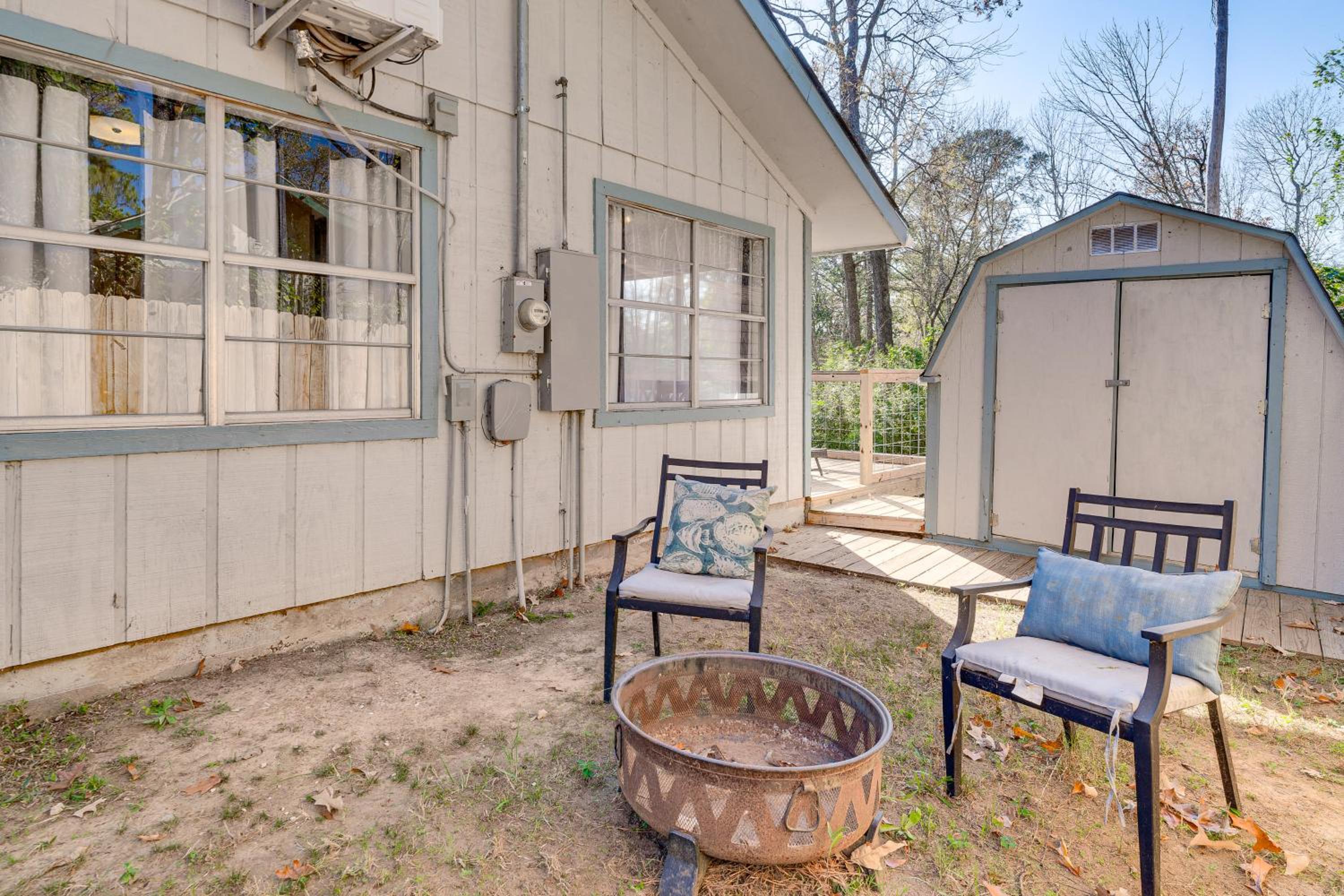 Deck and Screened Porch Livingston Couples Retreat
