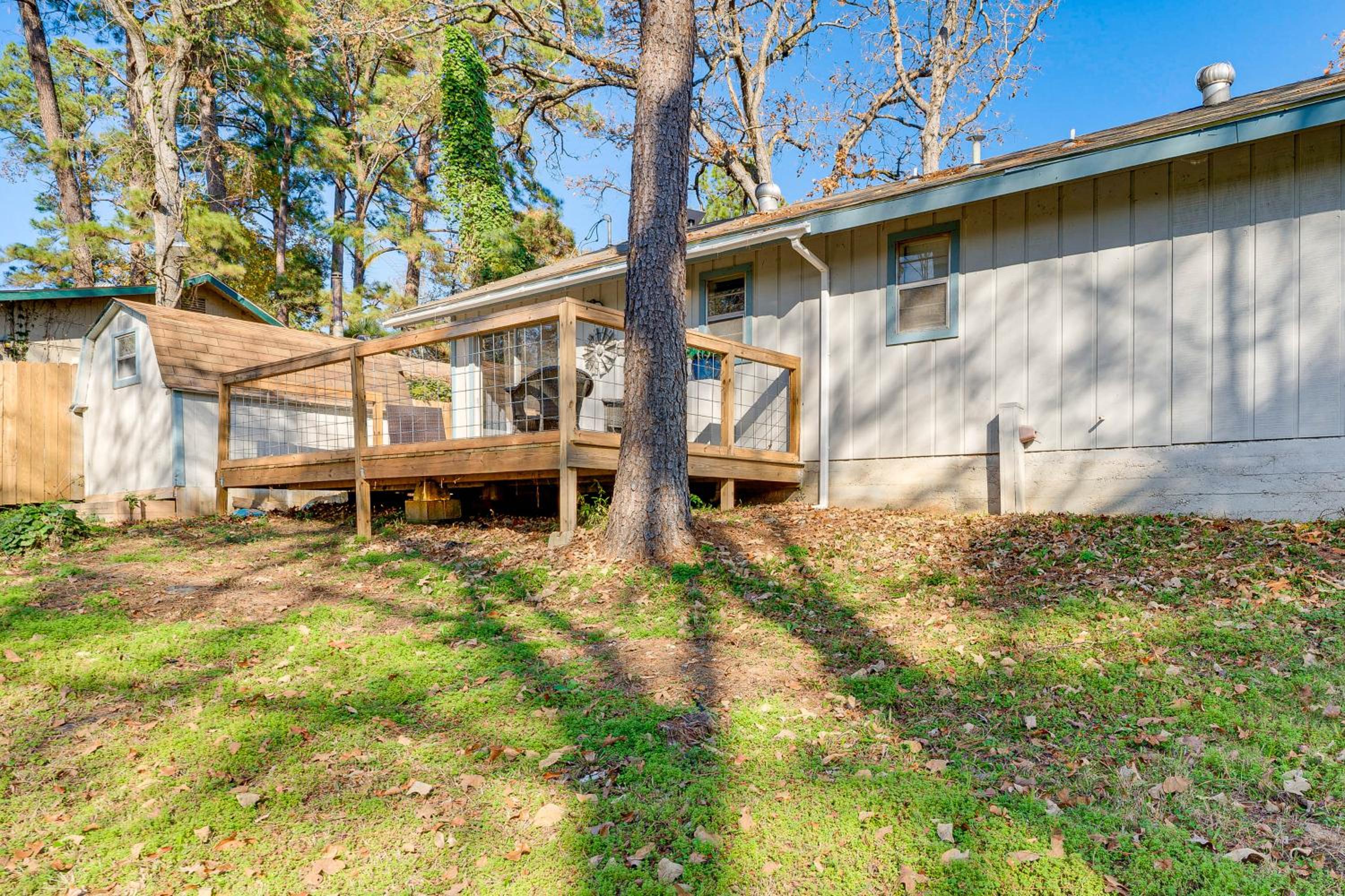 Deck and Screened Porch Livingston Couples Retreat