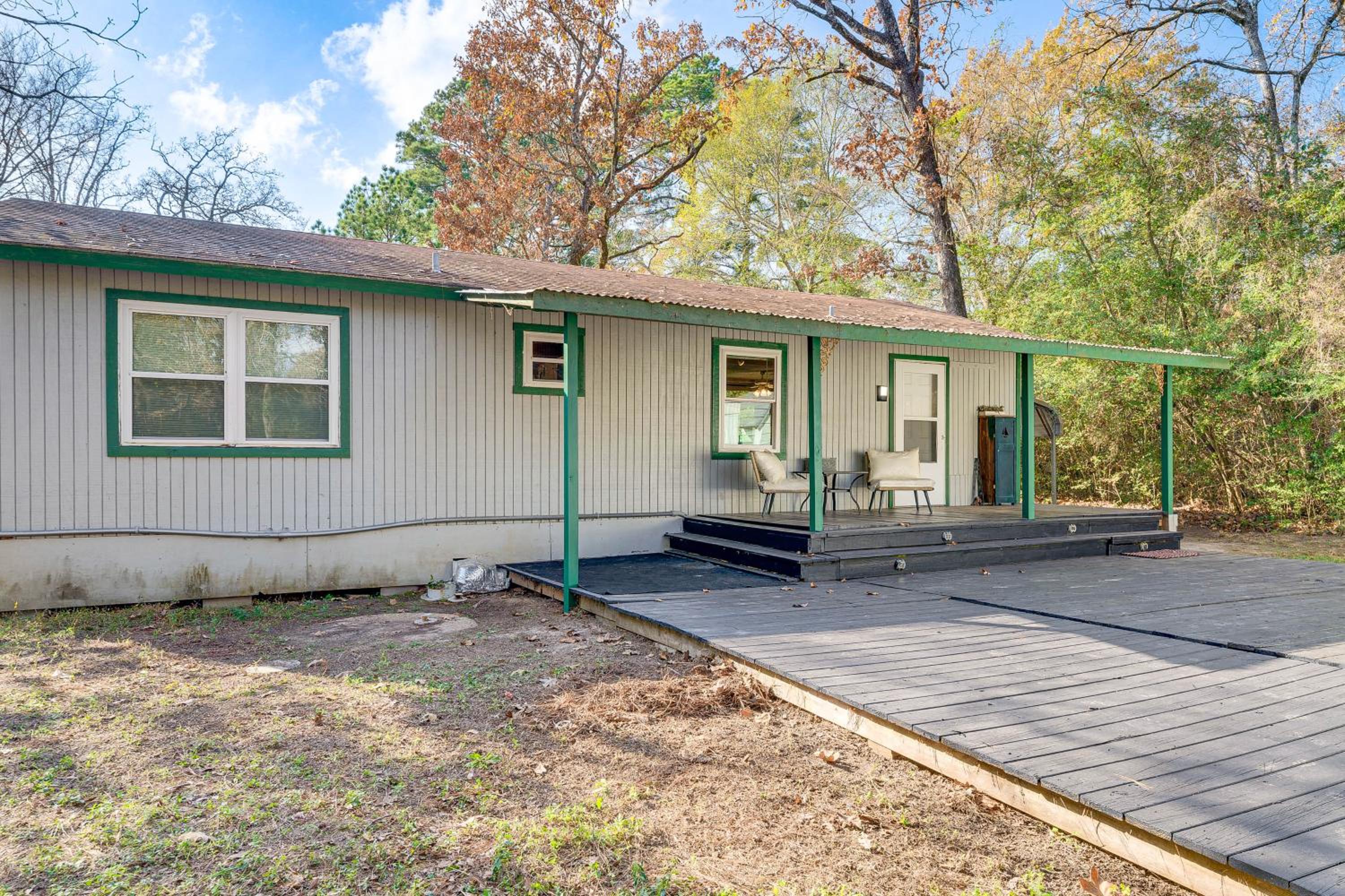 1 Mi to Boat Ramp Lake Livingston Getaway with Deck