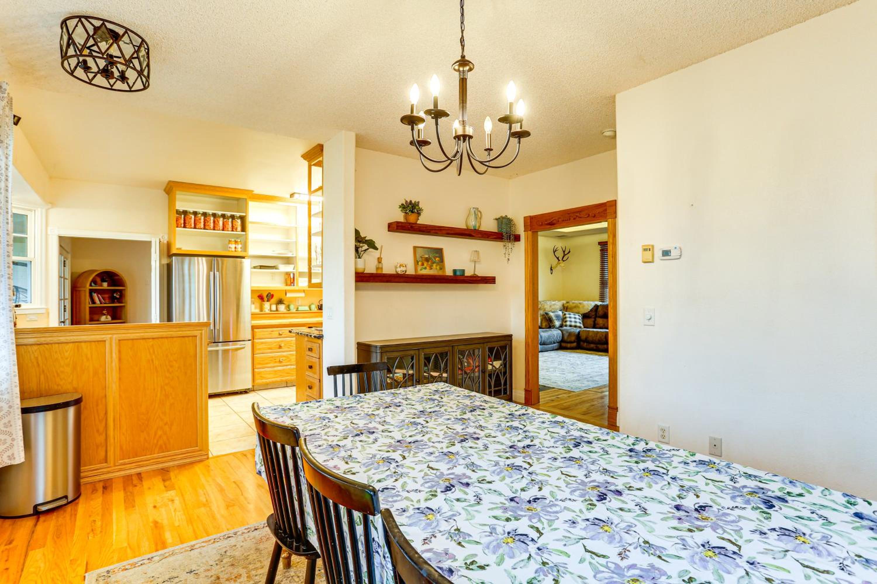 Country Comfort! Spacious Family Home By Red Bluff
