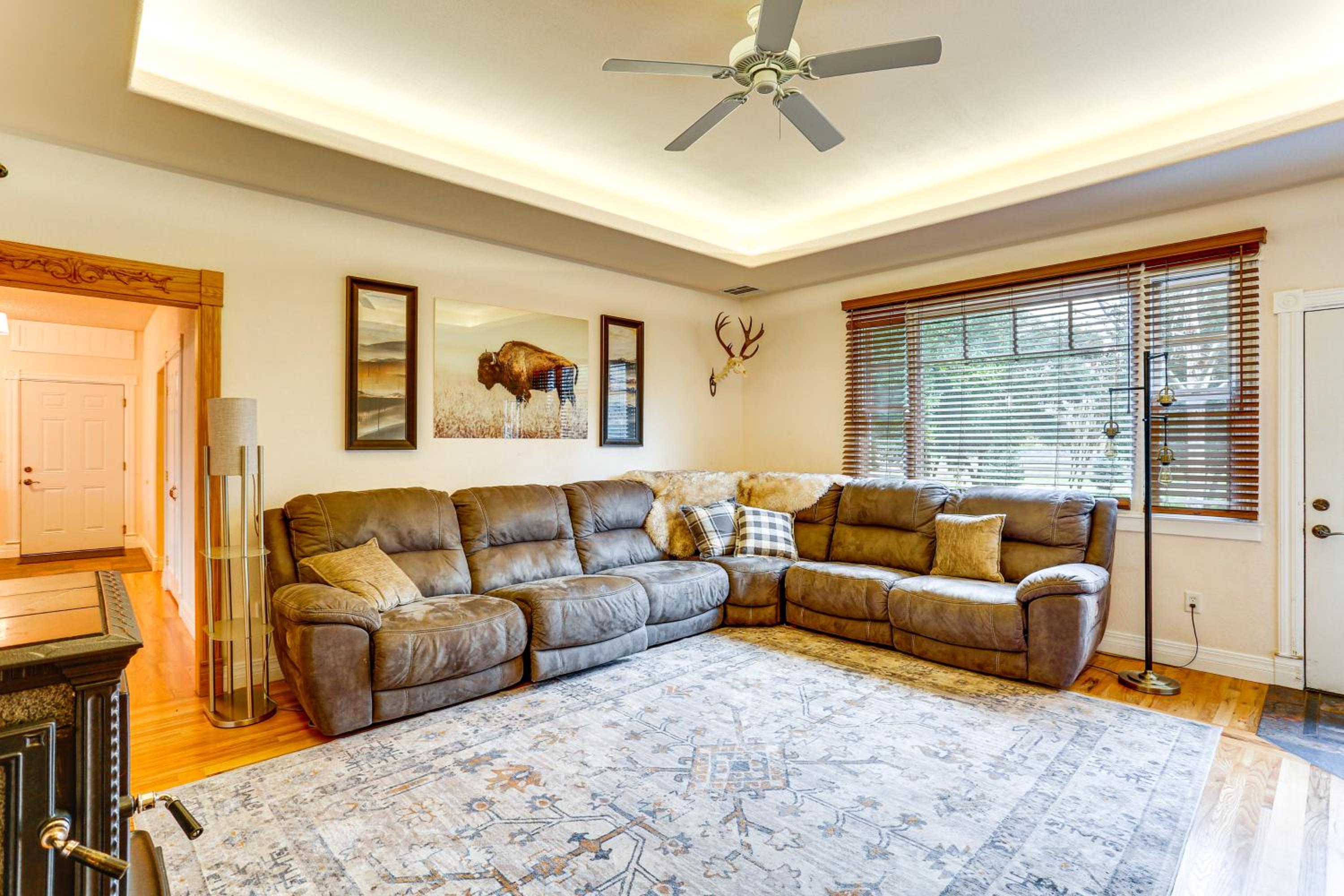 Country Comfort! Spacious Family Home By Red Bluff