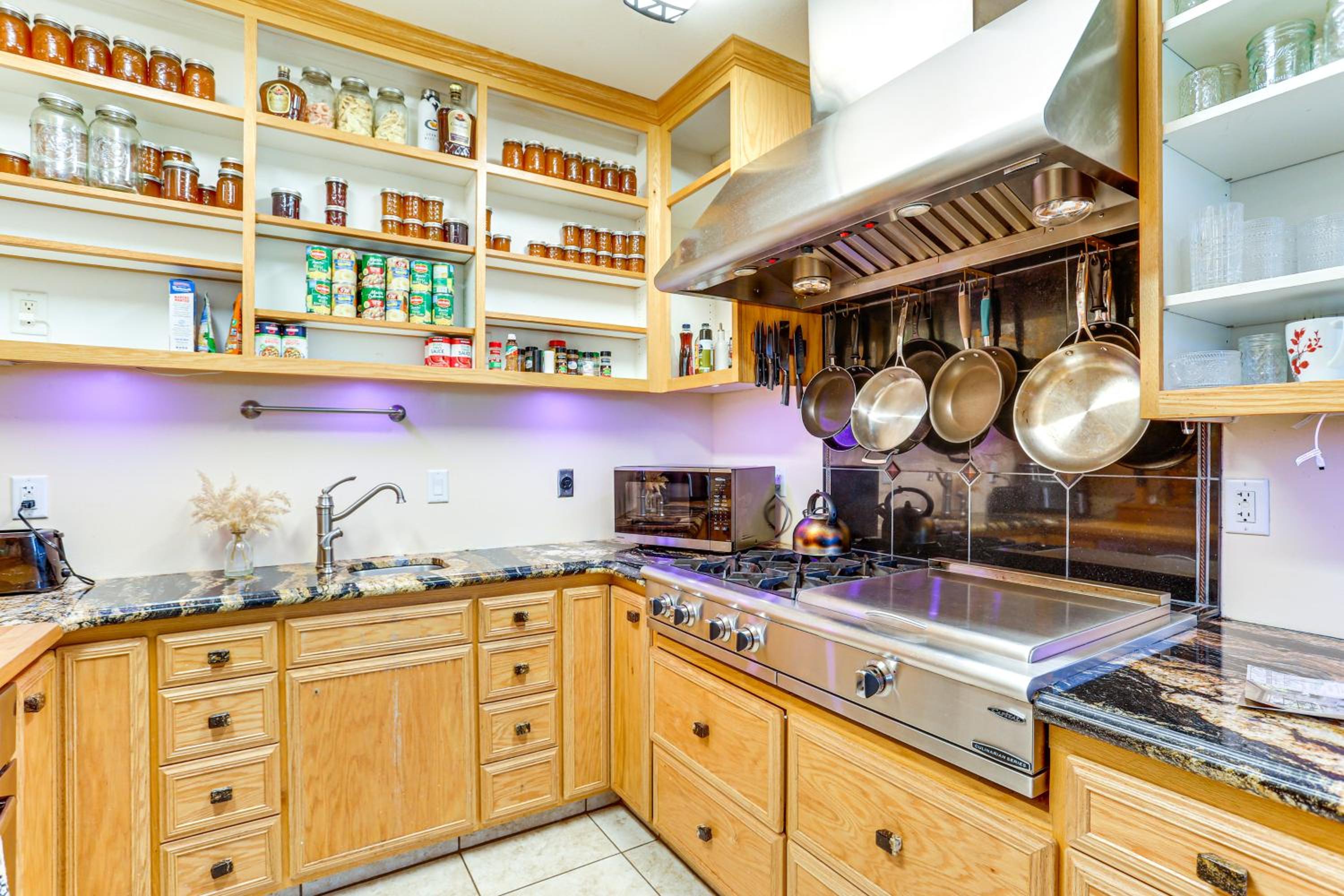 Country Comfort! Spacious Family Home By Red Bluff