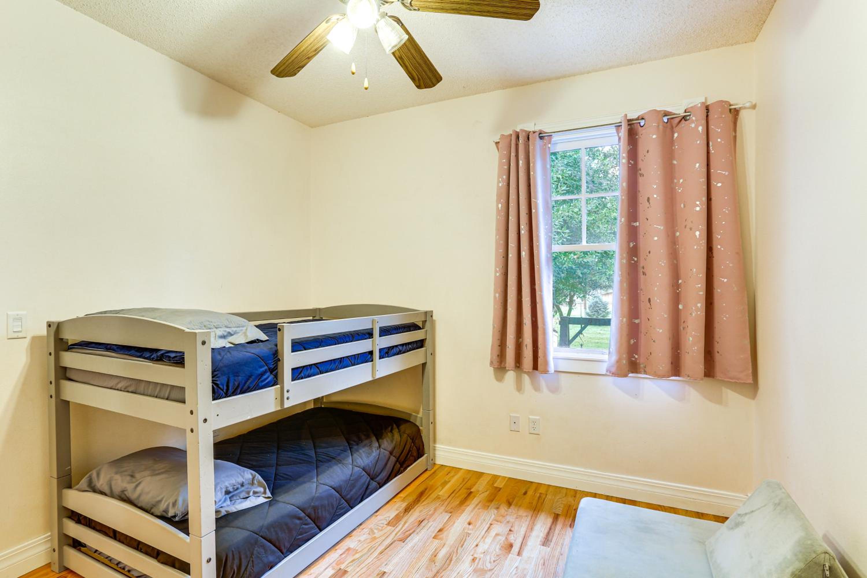 Country Comfort! Spacious Family Home By Red Bluff
