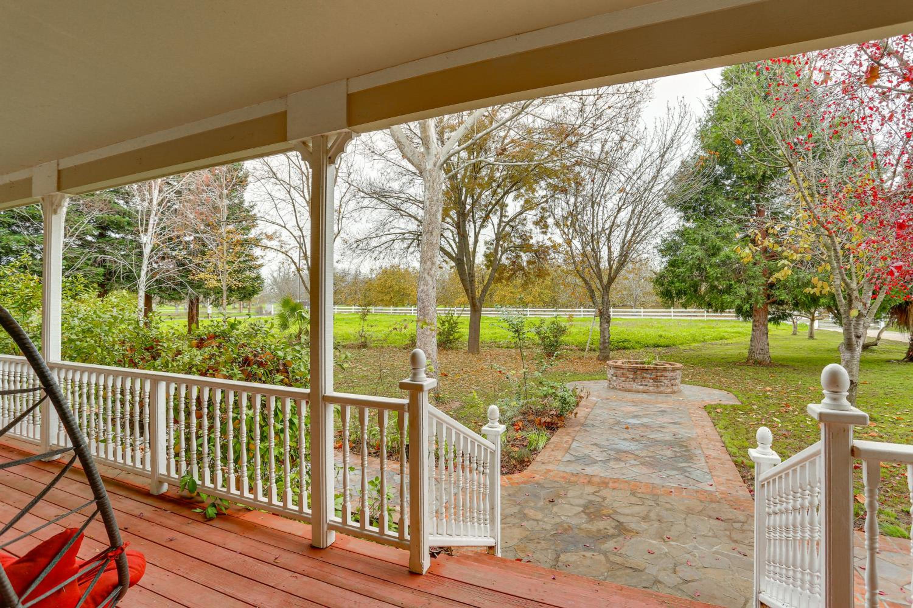 Country Comfort! Spacious Family Home By Red Bluff