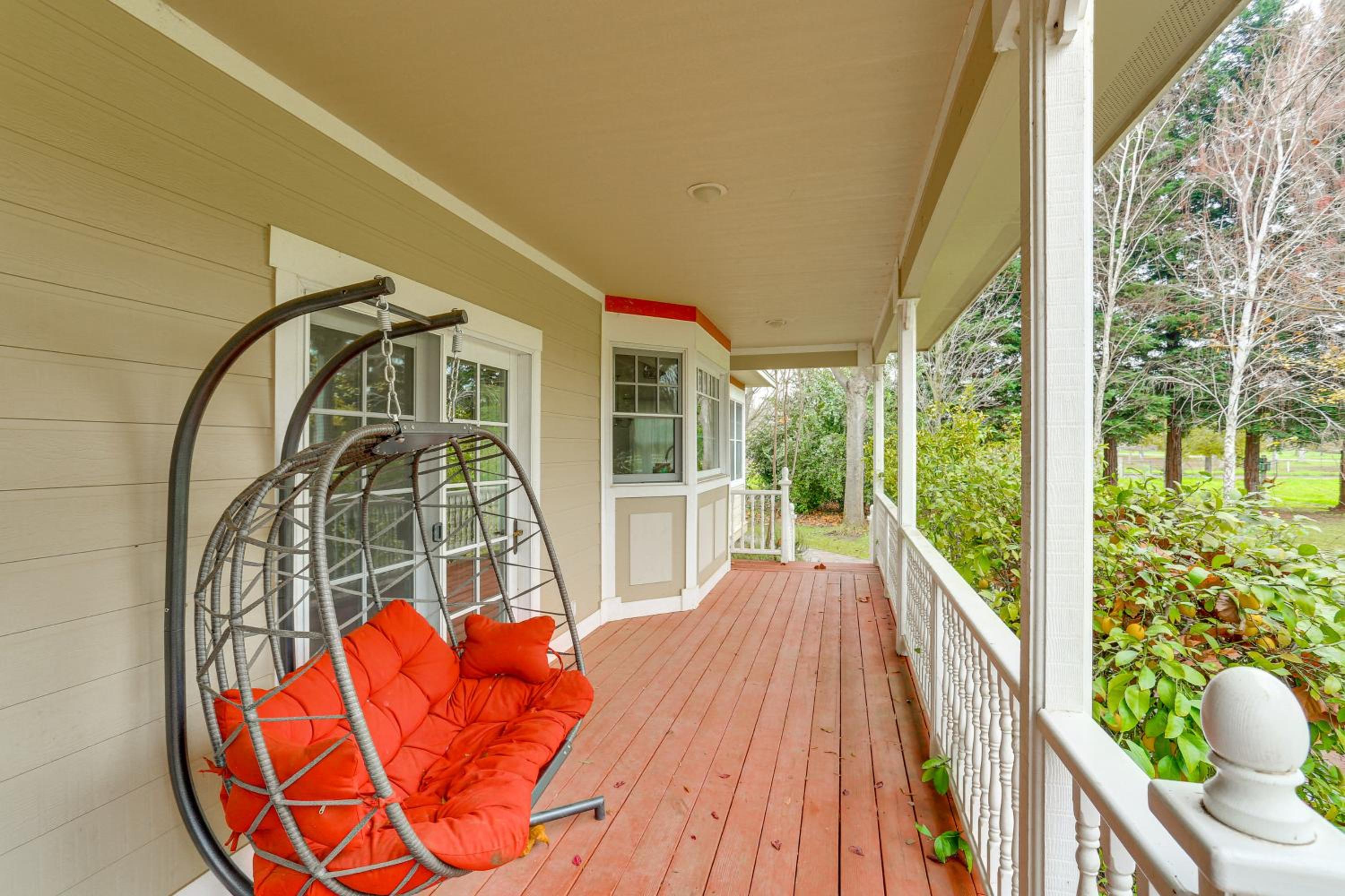 Country Comfort! Spacious Family Home By Red Bluff
