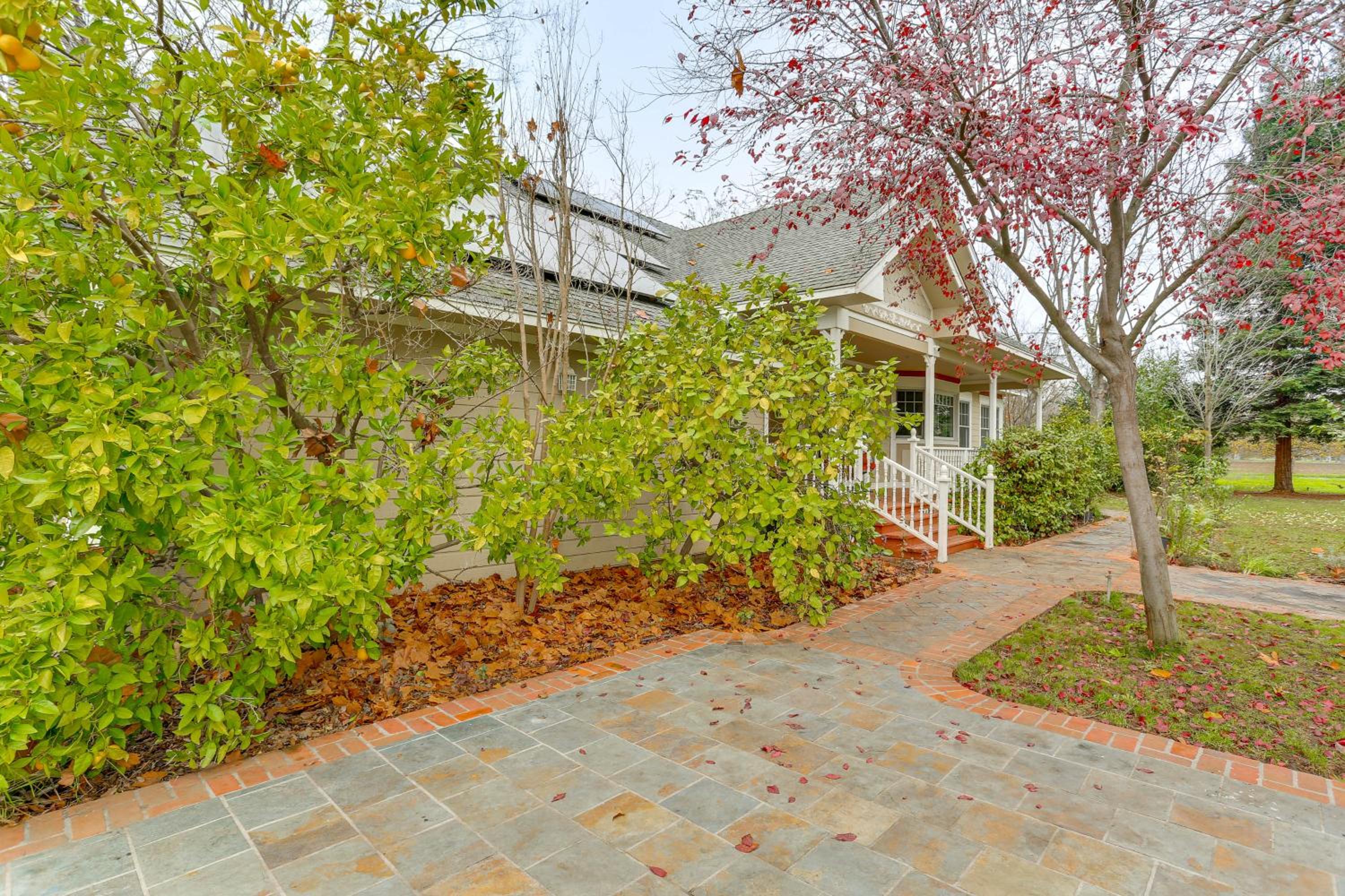 Country Comfort! Spacious Family Home By Red Bluff