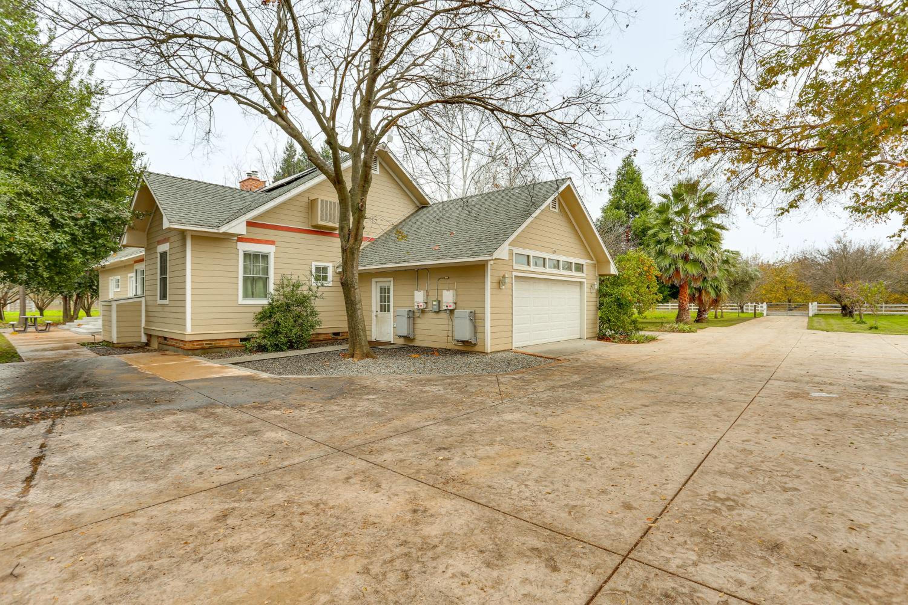 Country Comfort! Spacious Family Home By Red Bluff