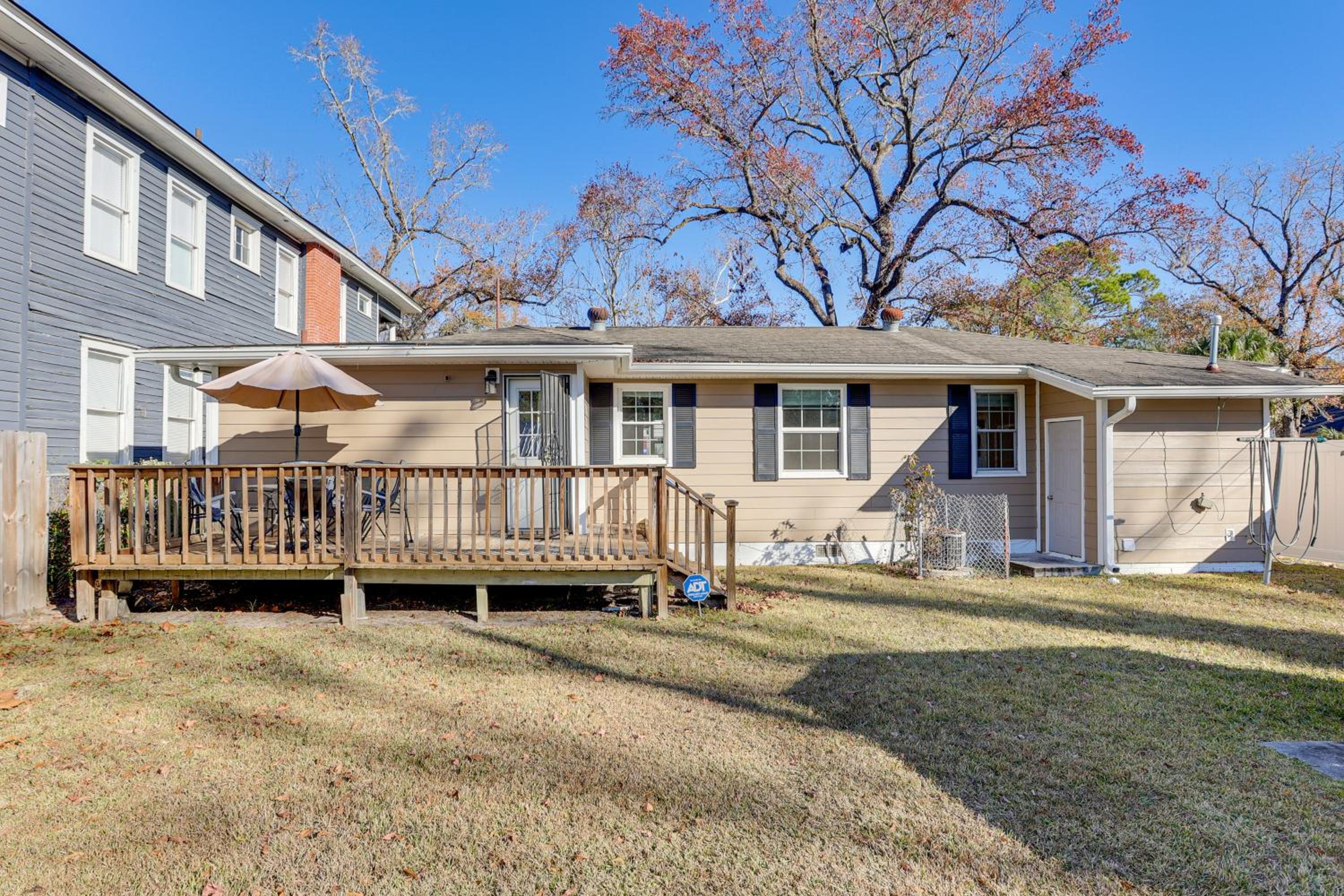 2 Mi to Downtown Savannah Dog-Friendly Home!