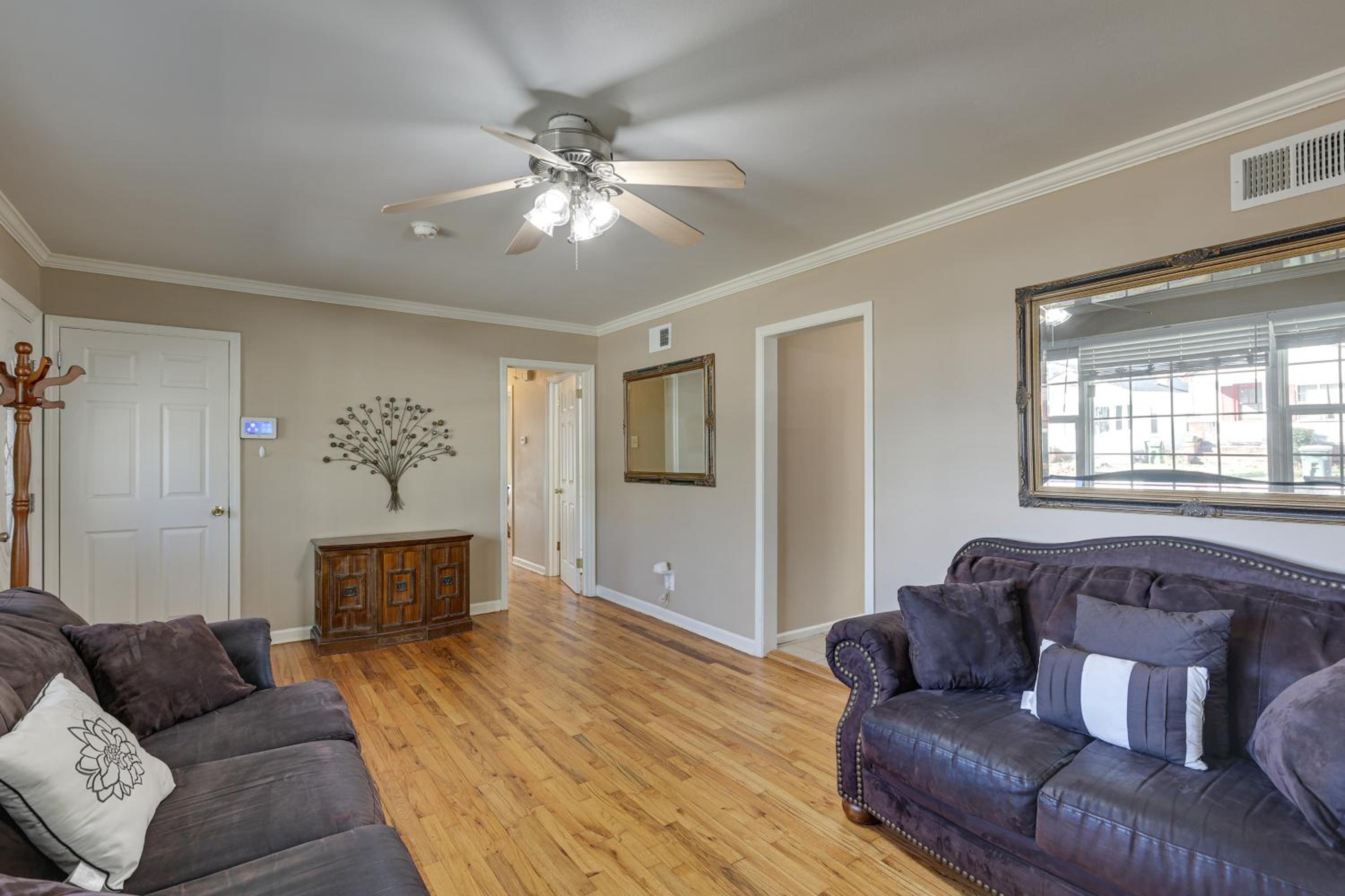 2 Mi to Downtown Savannah Dog-Friendly Home!