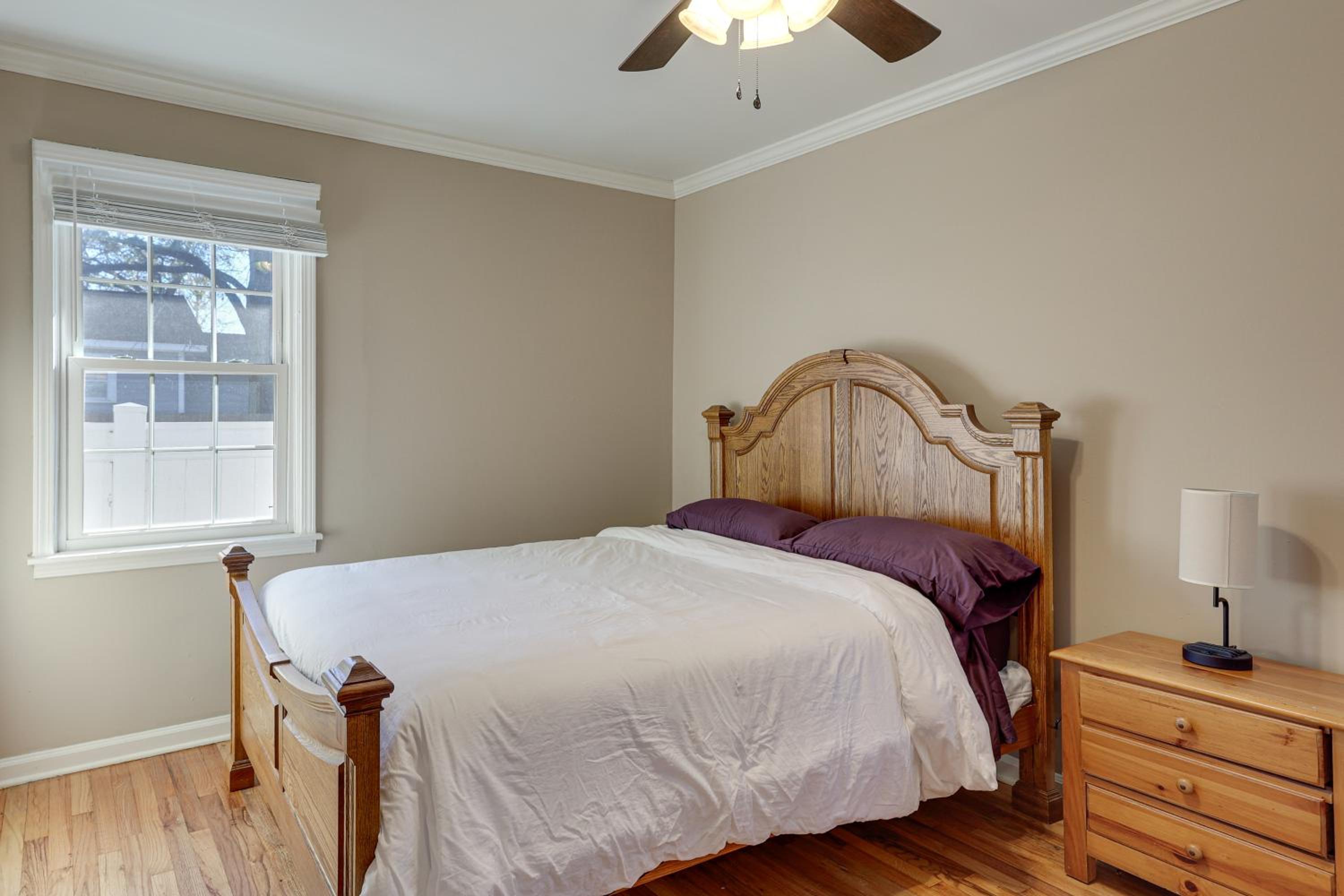 2 Mi to Downtown Savannah Dog-Friendly Home!