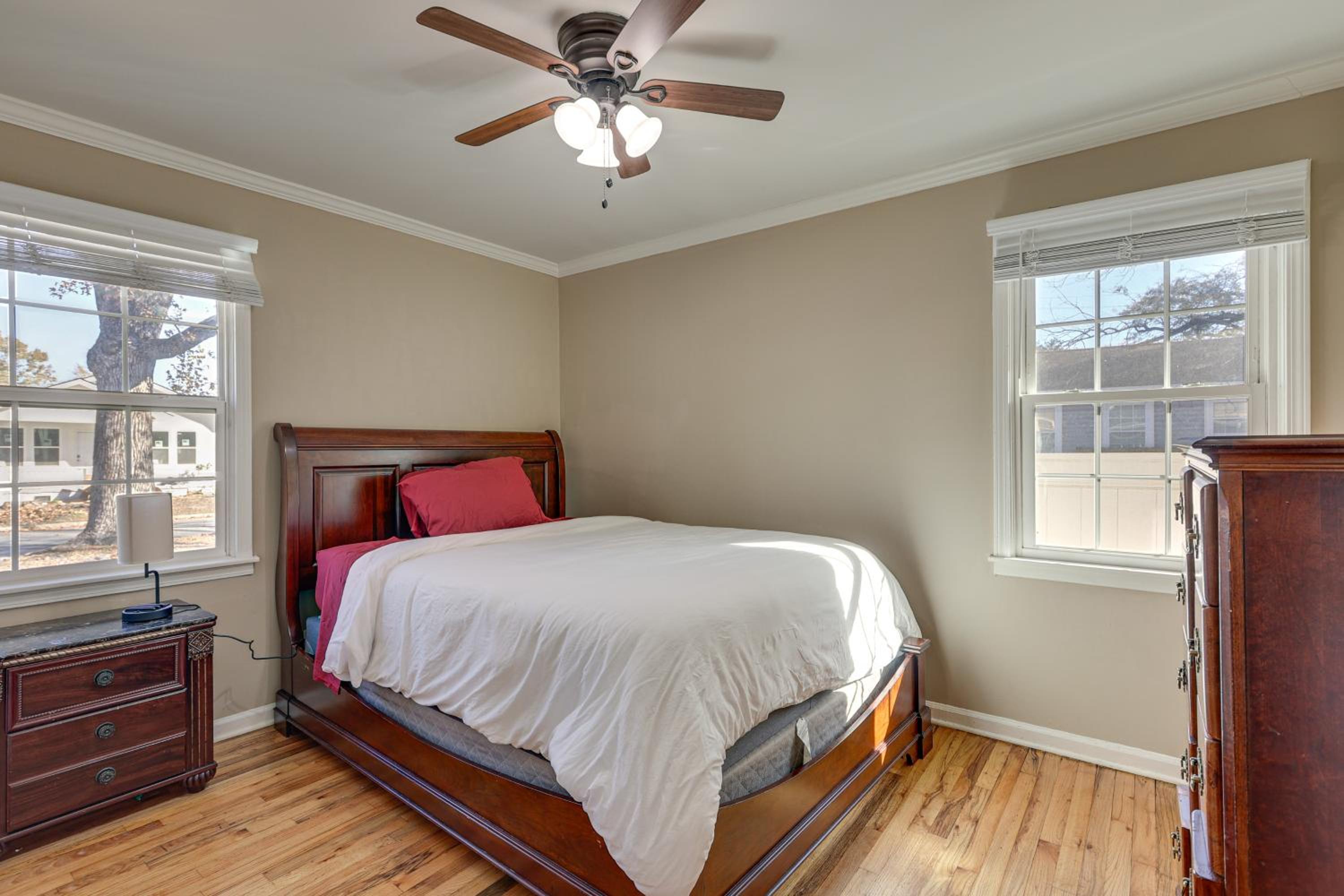 2 Mi to Downtown Savannah Dog-Friendly Home!