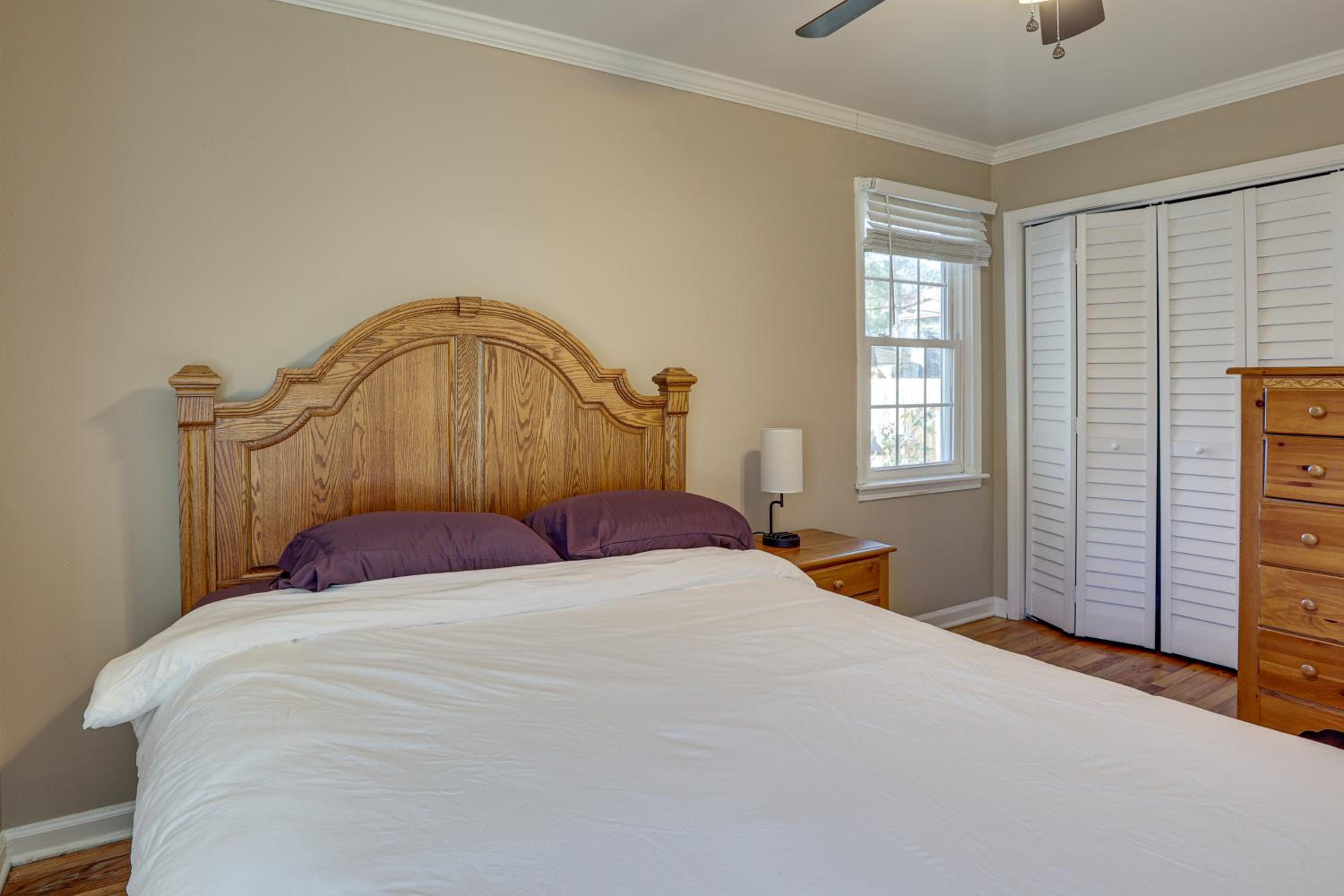 2 Mi to Downtown Savannah Dog-Friendly Home!