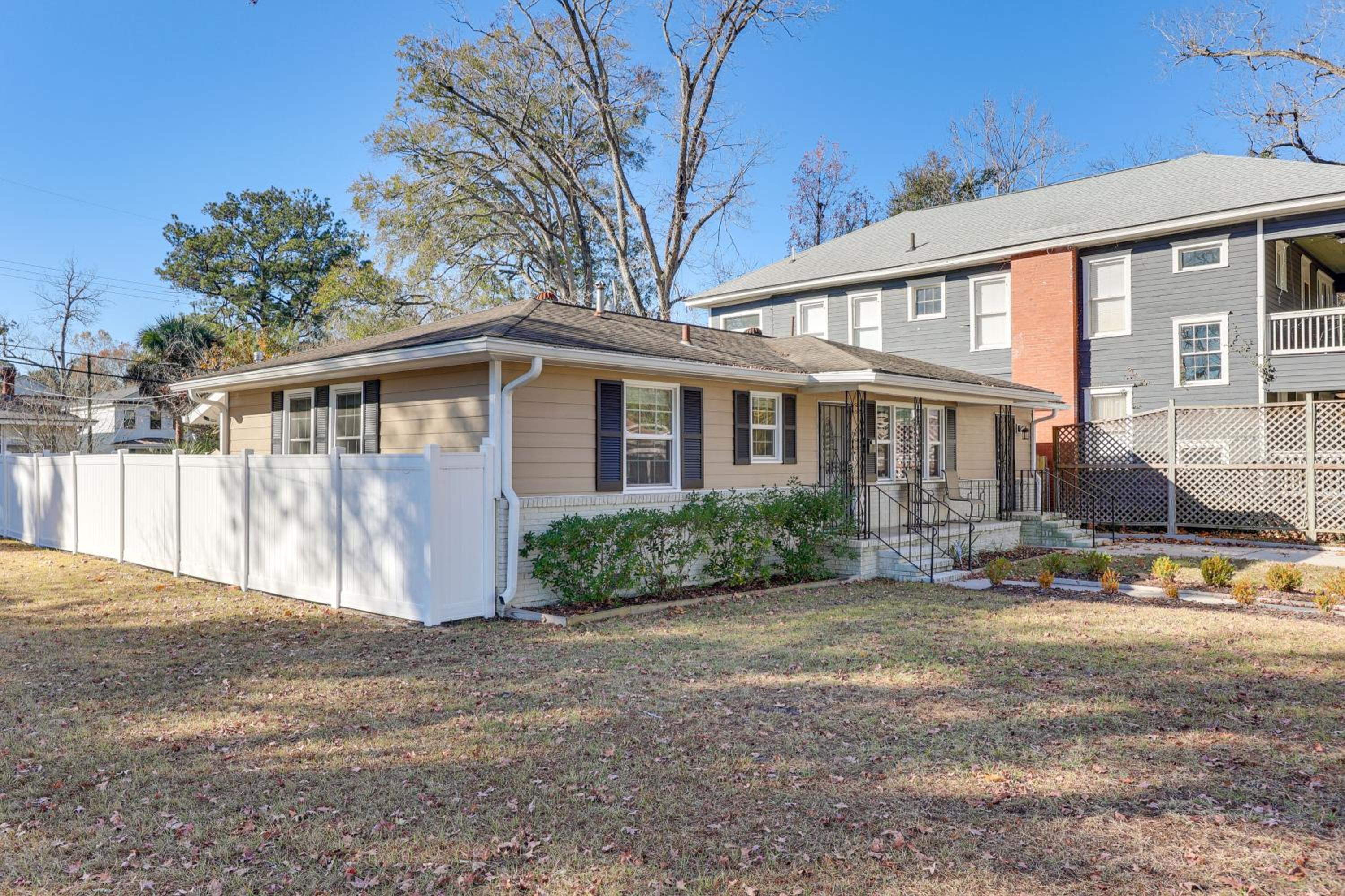 2 Mi to Downtown Savannah Dog-Friendly Home!