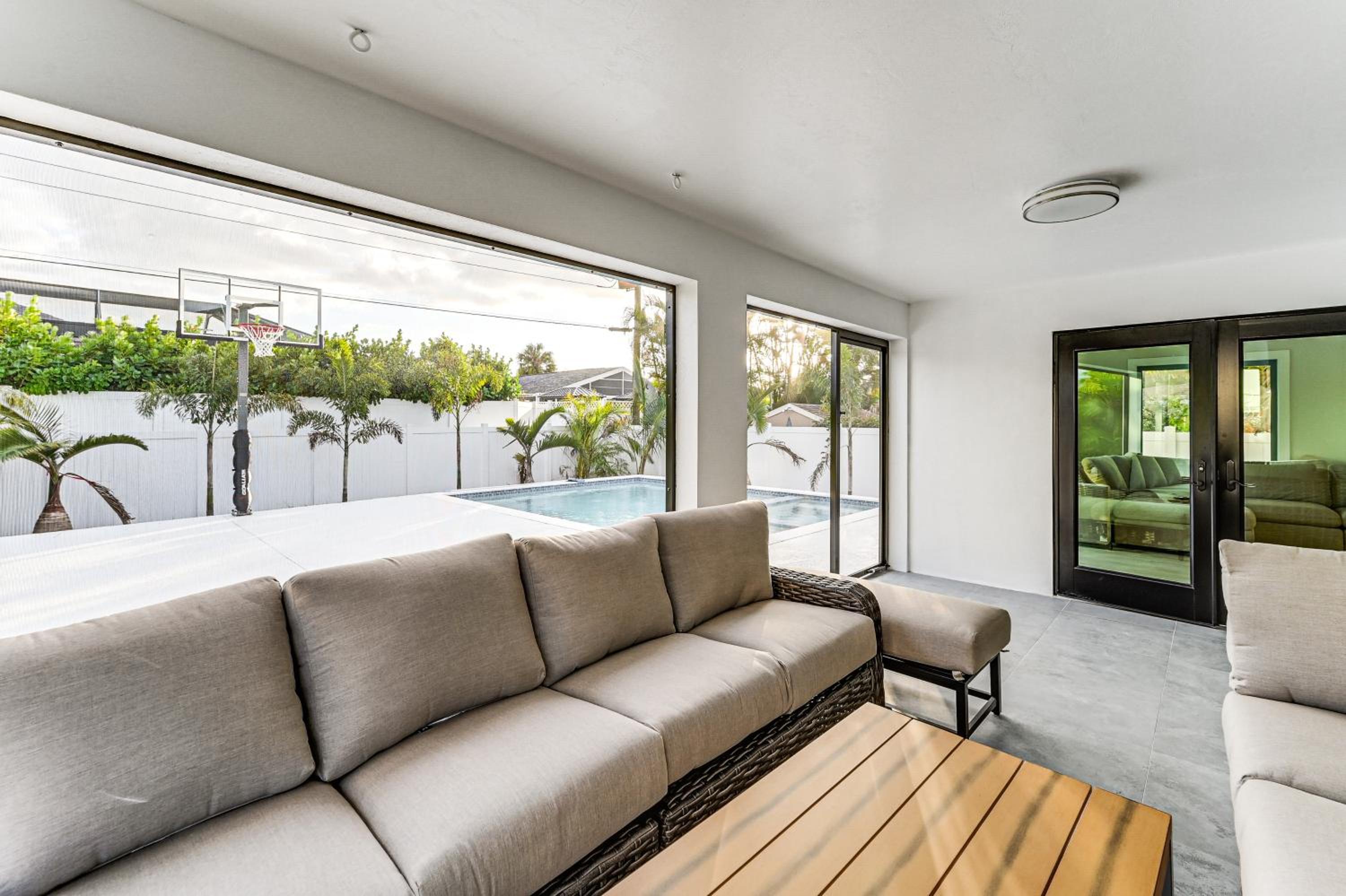 1 Mi to Beach! Modern Tropical Retreat in Naples