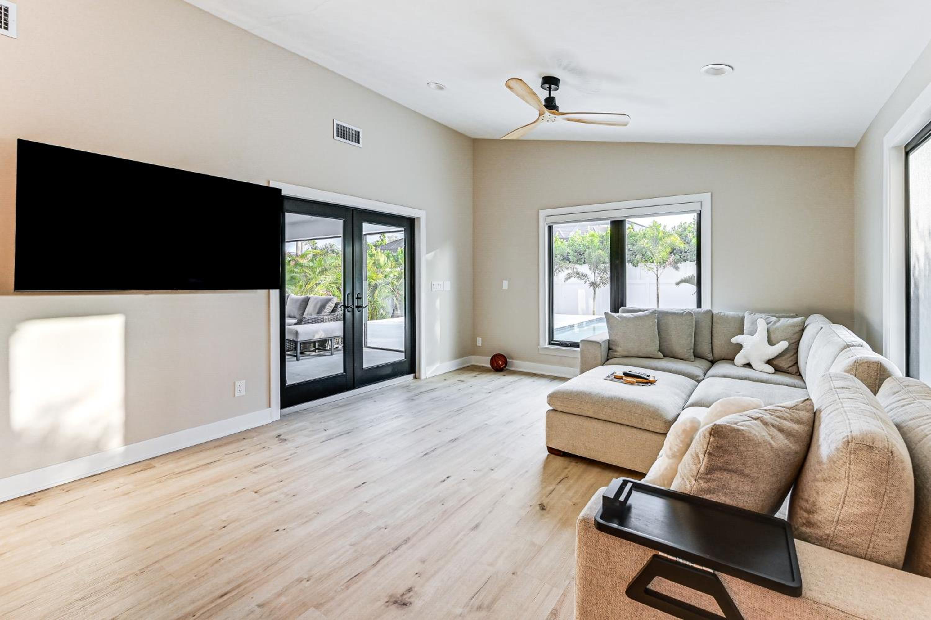 1 Mi to Beach! Modern Tropical Retreat in Naples