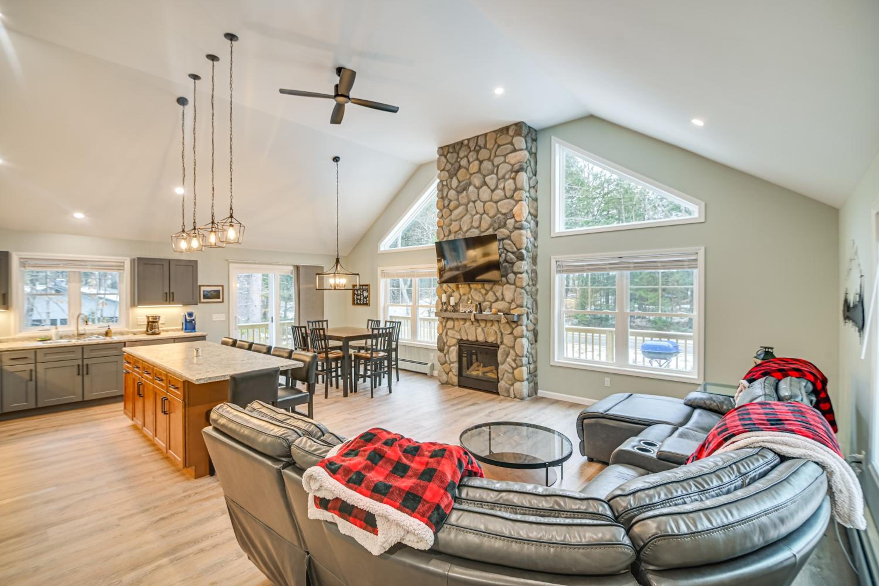 Ski, Swim, Kayak, Fish and Boat! Fam Bridgton Home