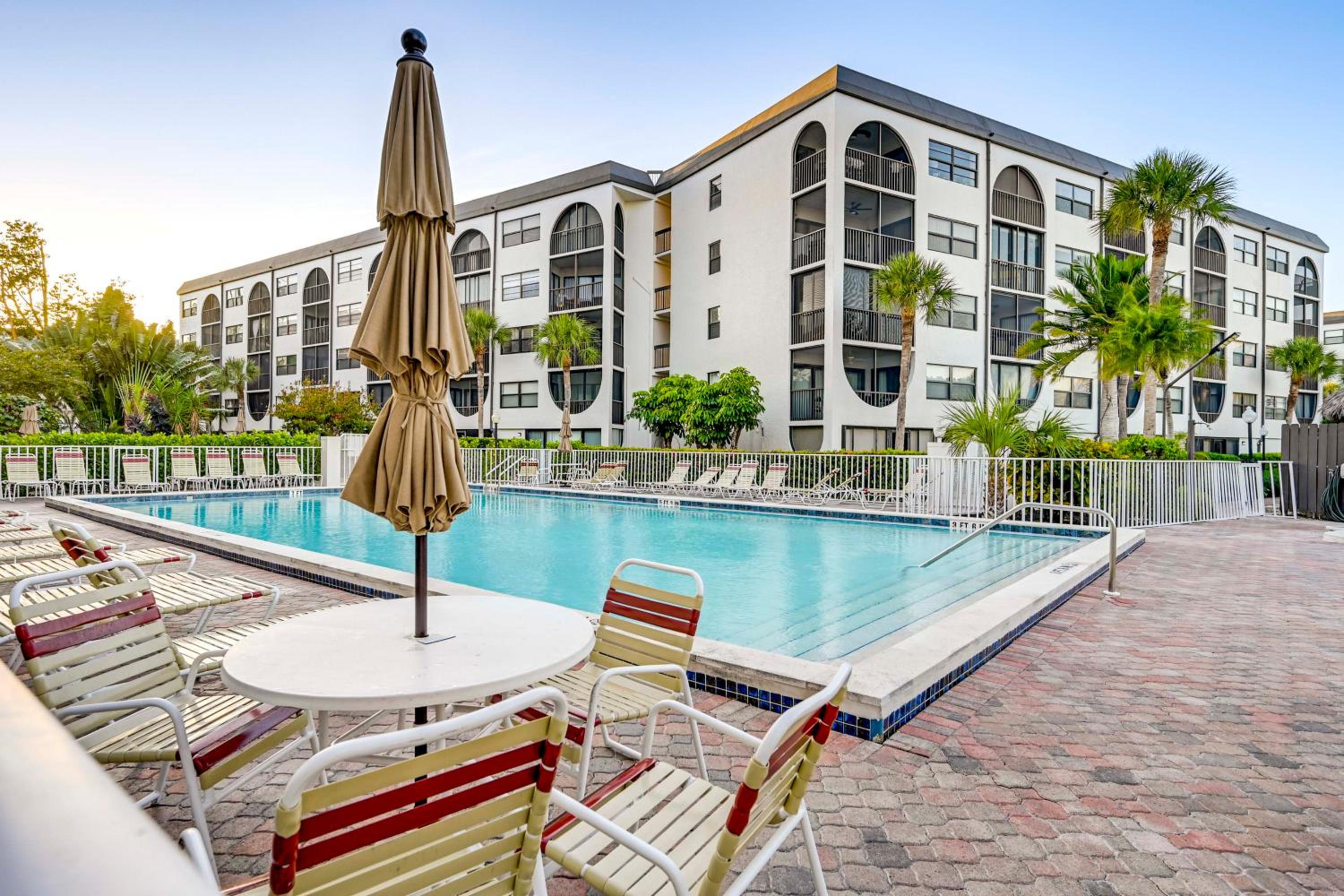 2 Mi to Beach! Unit with Pool Access on Marco Island