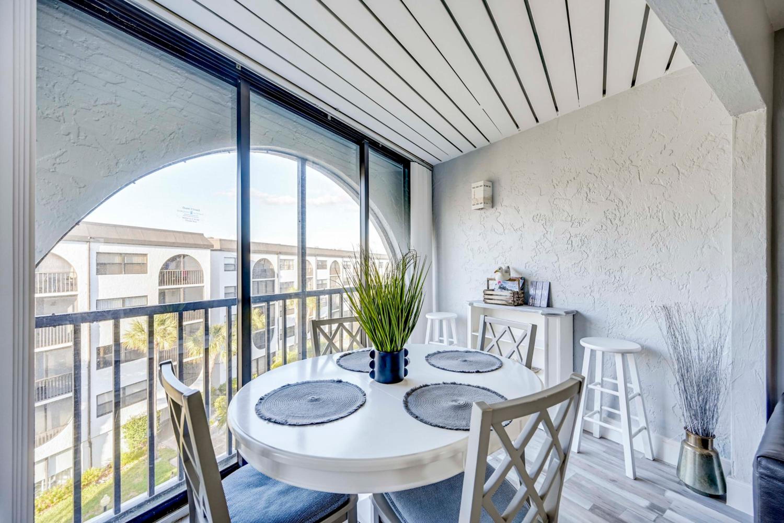 2 Mi to Beach! Unit with Pool Access on Marco Island