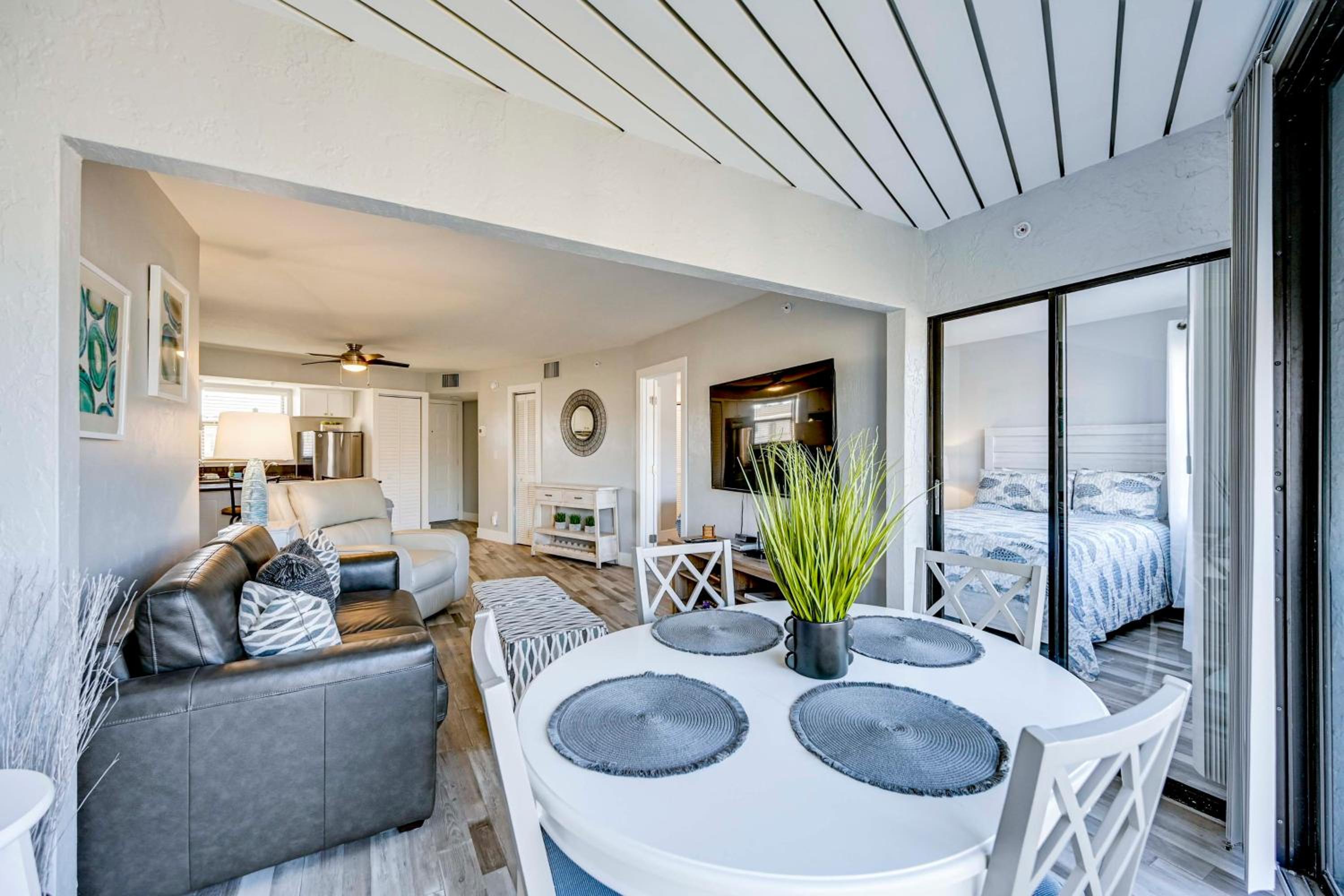 2 Mi to Beach! Unit with Pool Access on Marco Island